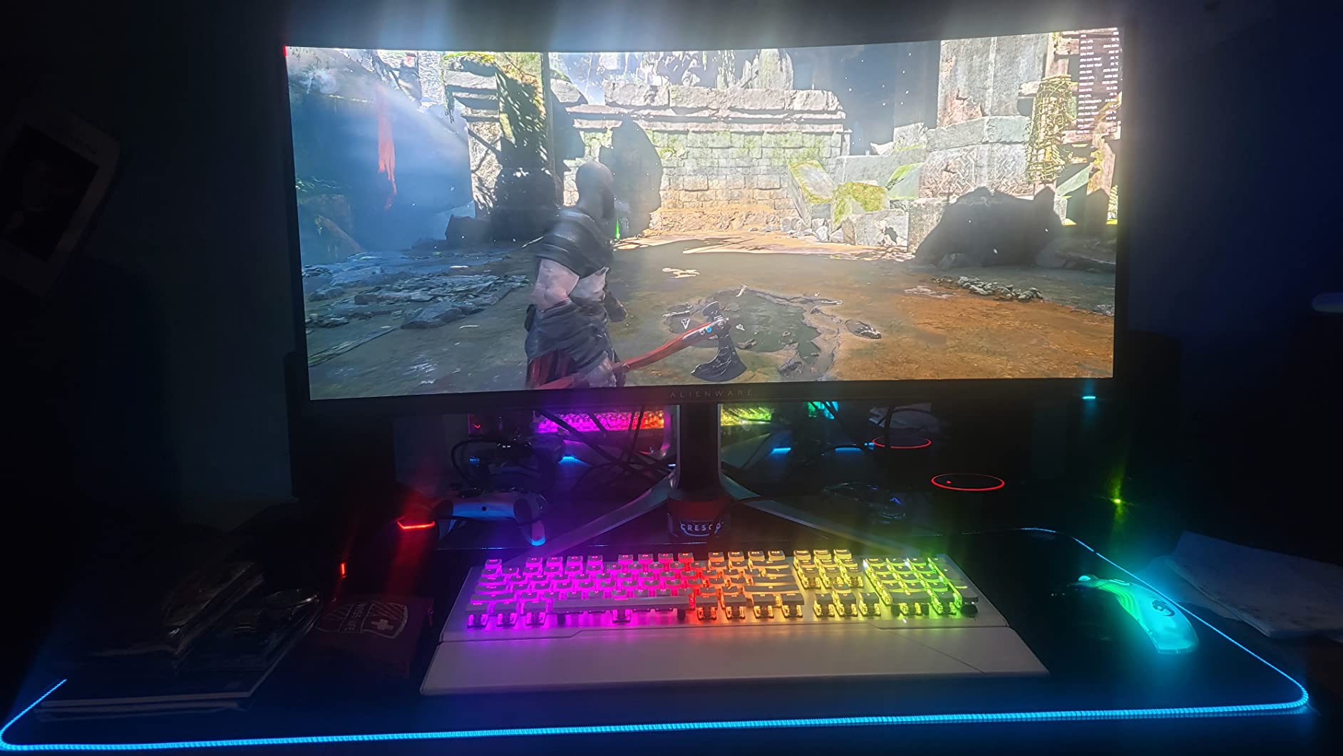 Alienware AW3423DW Curved Gaming Monitor 34.18 inch Quantom Dot-OLED 1800R Display, 3440x1440 Pixels at 175Hz, True 0.1ms Gray-to-Gray, 1M:1 Contrast Ratio, 1.07 Billions Colors - Lunar Light customer photo 2