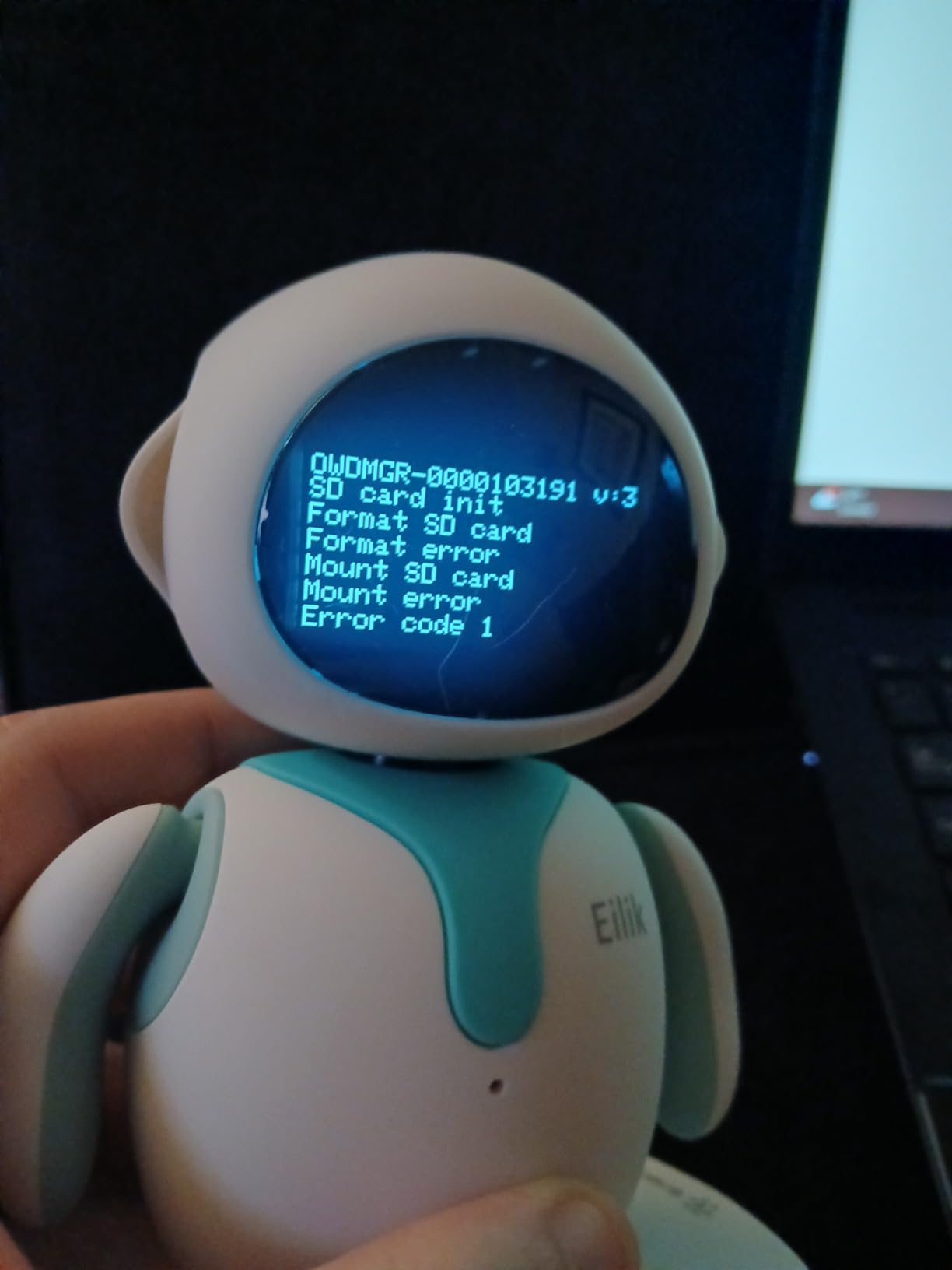 ENERGIZE LAB Eilik –Your Desktop Companion Full of Personality with Expressive Animations & Reactions, Touch-Responsive Play, Mini Games, Robot for Adults & Kids customer photo 1