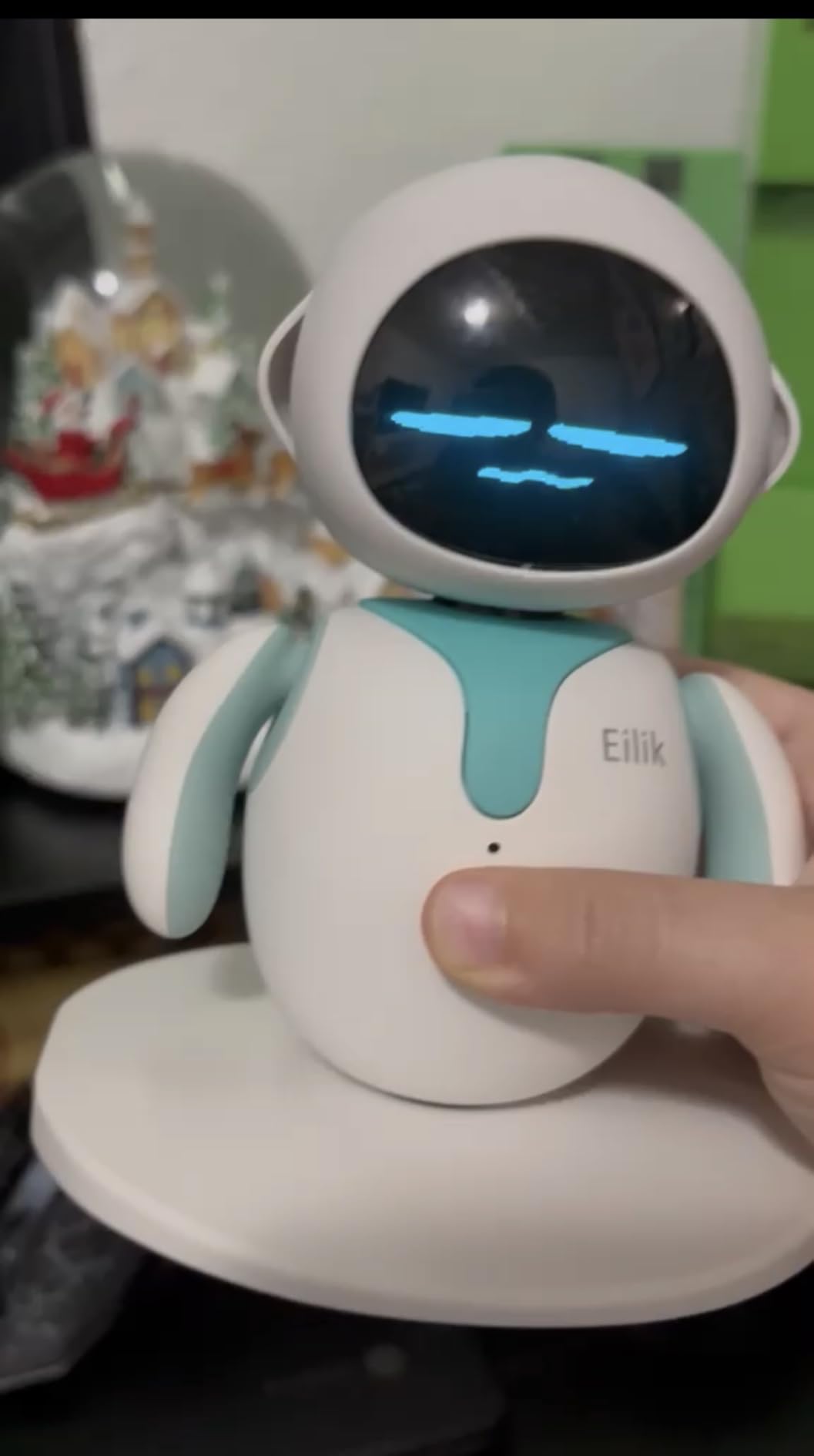 ENERGIZE LAB Eilik –Your Desktop Companion Full of Personality with Expressive Animations & Reactions, Touch-Responsive Play, Mini Games, Robot for Adults & Kids customer photo 2