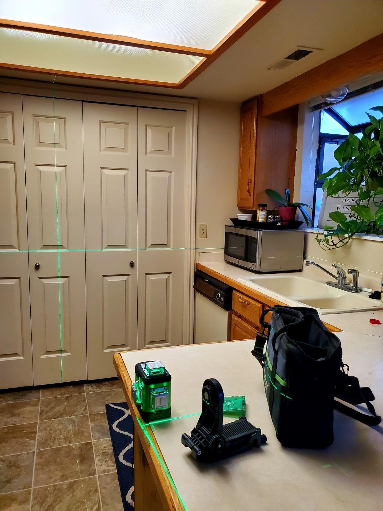 Huepar Laser Level 360 Self Leveling, Rechargeable Green Laser 3x360° Cross Line Lazer Leveler 3D Level Laser Tool for Construction and Picture Hanging, Strong Magnetic Bracket&Hard Carry Case -HM03CG customer photo 2