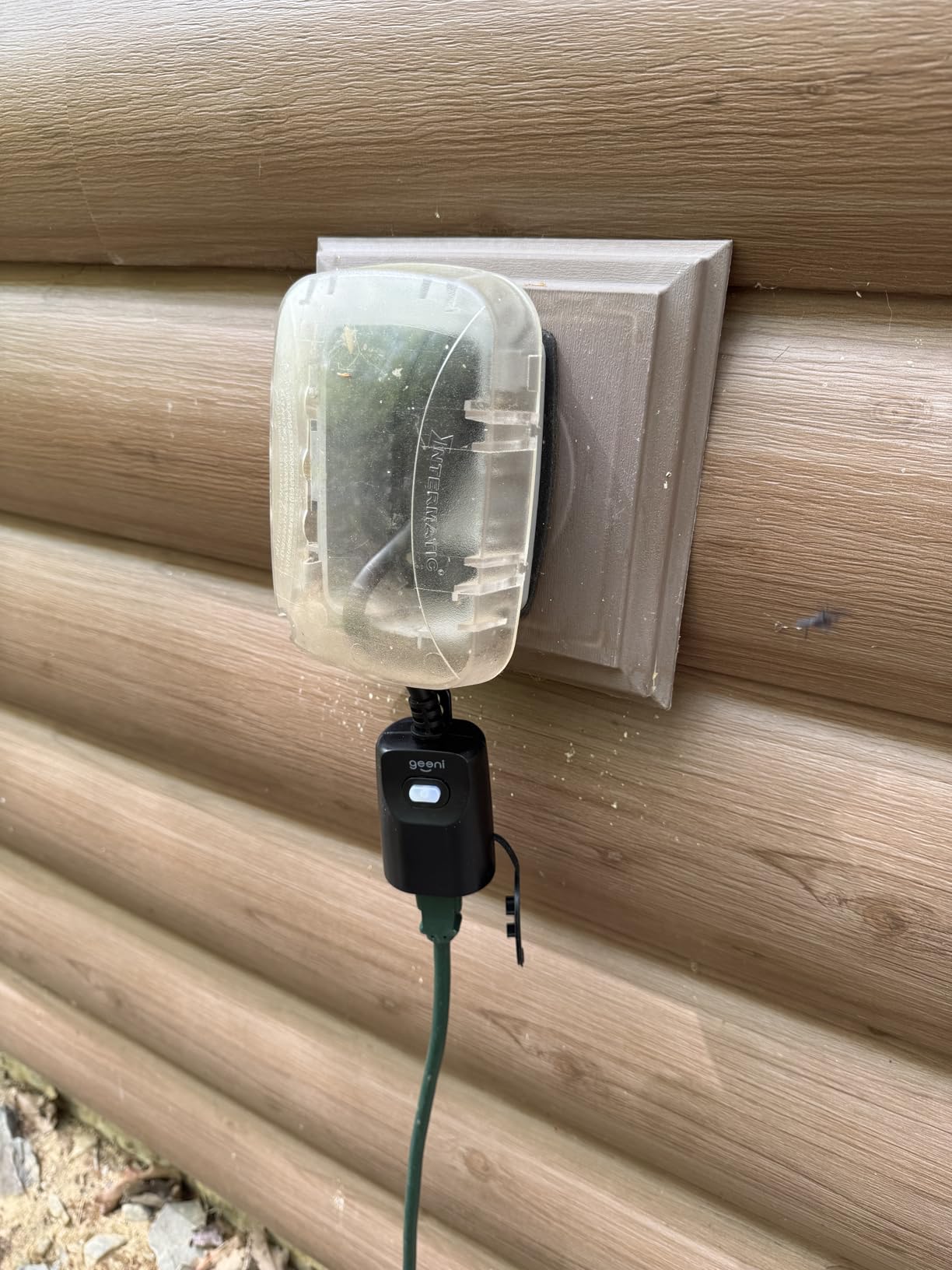 Geeni Outdoor Duo Wi-Fi Smart Plug | 2 Weatherproof Outlets, Compatible with Alexa & Google Assistant | Wireless Remote Control & Timer for Holiday Lights, Appliances, and More, 2-Pack customer photo 1