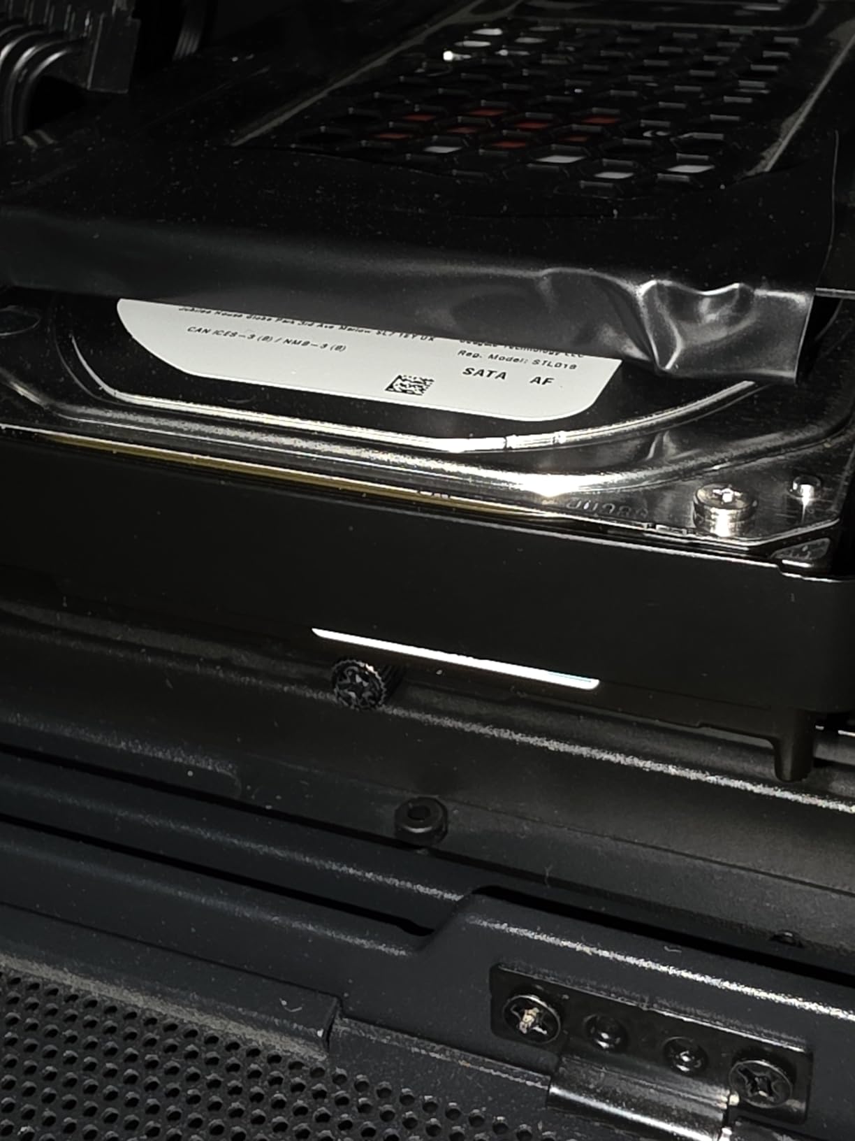 Seagate IronWolf Pro, 16 TB, Enterprise NAS Internal HDD –CMR 3.5 Inch, SATA 6 Gb/s, 7,200 RPM, 256 MB Cache for RAID Network Attached Storage (ST16000NT001) customer photo 2