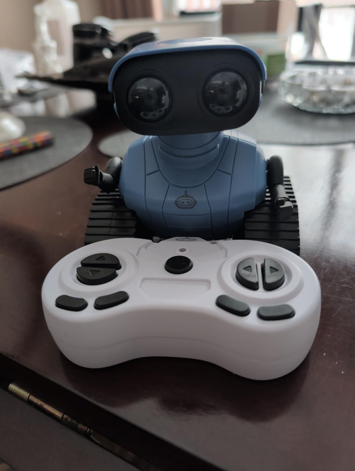 Hamourd Robot Toys for Boys Girls, Rechargeable Remote Control Emo Robots with Auto-Demonstration, Flexible Head & Arms, Dance Moves, Music, Shining LED Eyes for 5+ Years Old Kids customer photo 2