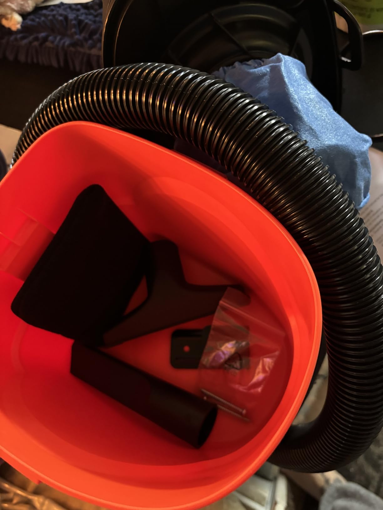 Armor All VO405P 0901 4 Gallon Wet/Dry Vac 2.0 Peak HP Shop Vacuum with Nozzles & Brush,Black/Orange customer photo 2