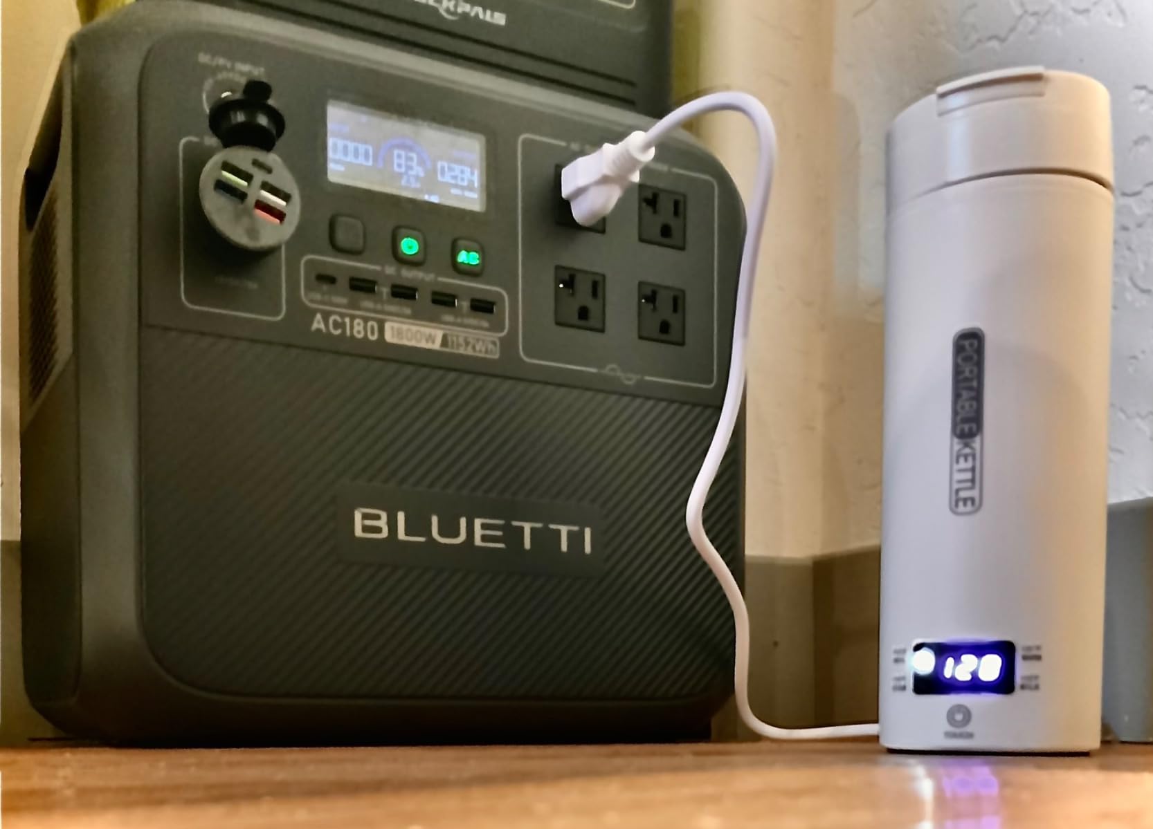 BLUETTI AC180 Solar Generator with 200W Solar Panel Included, 1152Wh 1800W customer photo 1