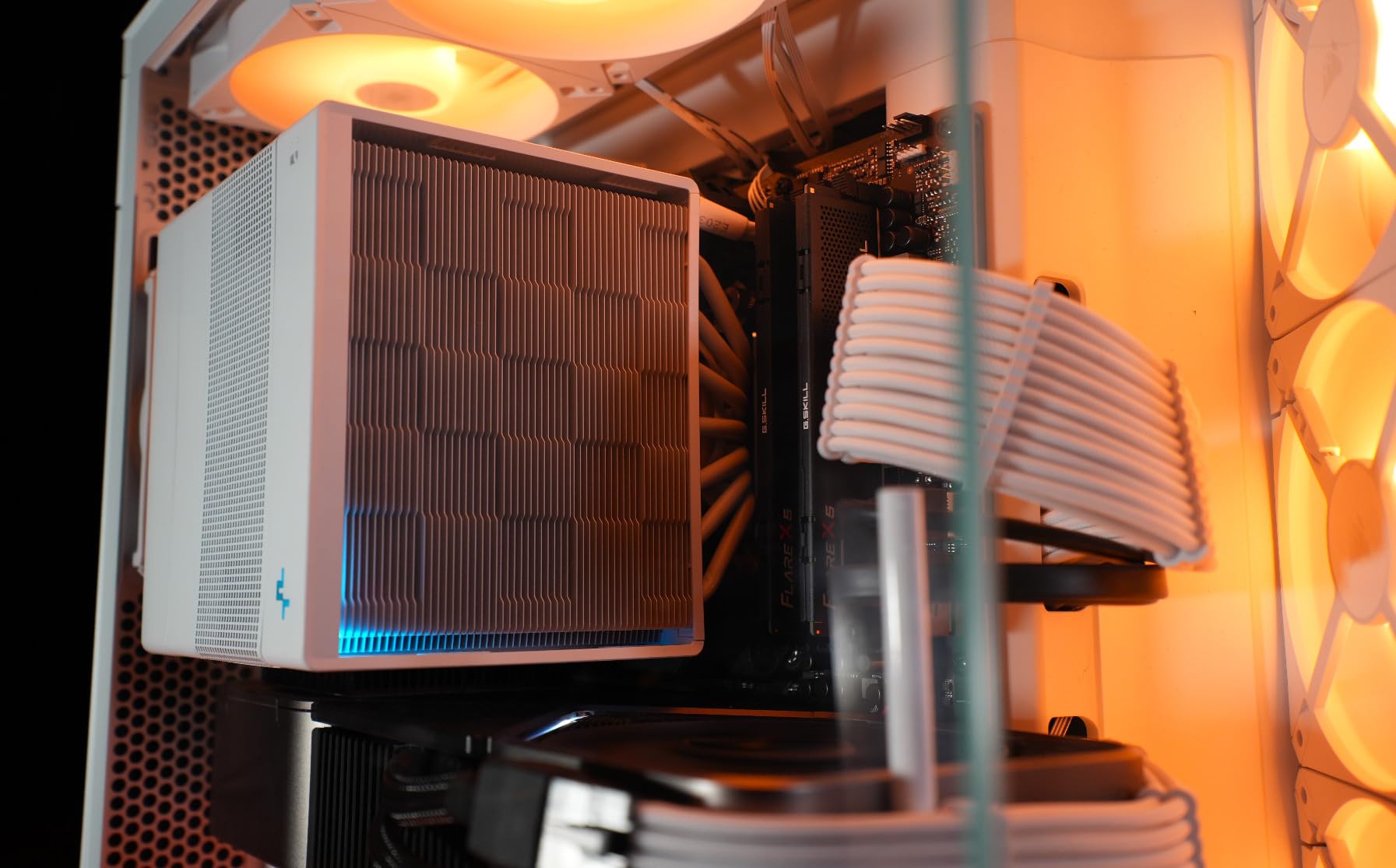 NZXT H6 Flow | CC-H61FW-01 | Compact Dual-Chamber Mid-Tower Airflow Case | Panoramic Glass Panels | High-Performance Airflow Panels | Includes 3 x 120mm Fans | Cable Management | White customer photo 1