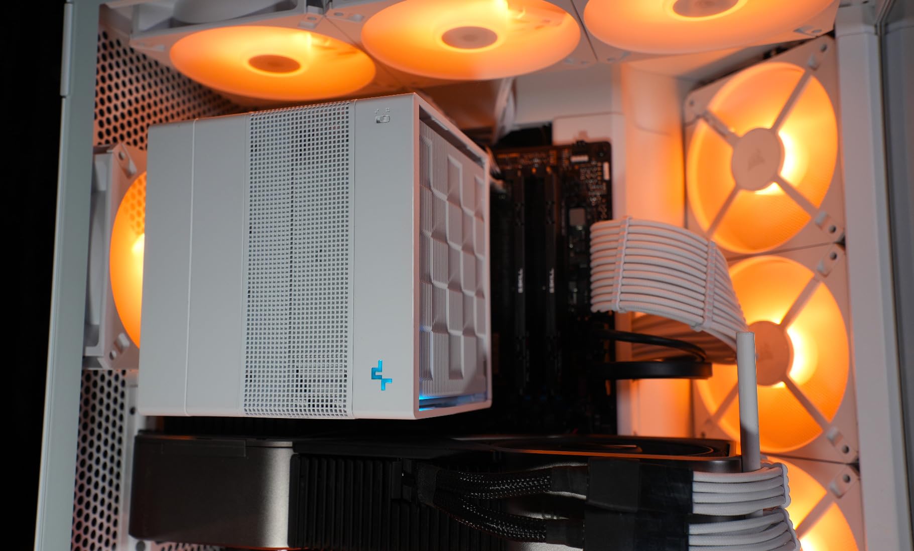 NZXT H6 Flow | CC-H61FW-01 | Compact Dual-Chamber Mid-Tower Airflow Case | Panoramic Glass Panels | High-Performance Airflow Panels | Includes 3 x 120mm Fans | Cable Management | White customer photo 2