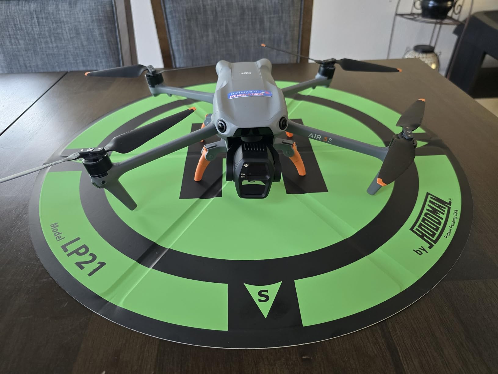 Hoodman Weighted Trifold UAV Drone Landing Pad LP21 fits Mini 4 Pro, mini 3 pro, mavic and spark. Durable, No Stakes Required, collapses to one sixth of deployed size customer photo 1