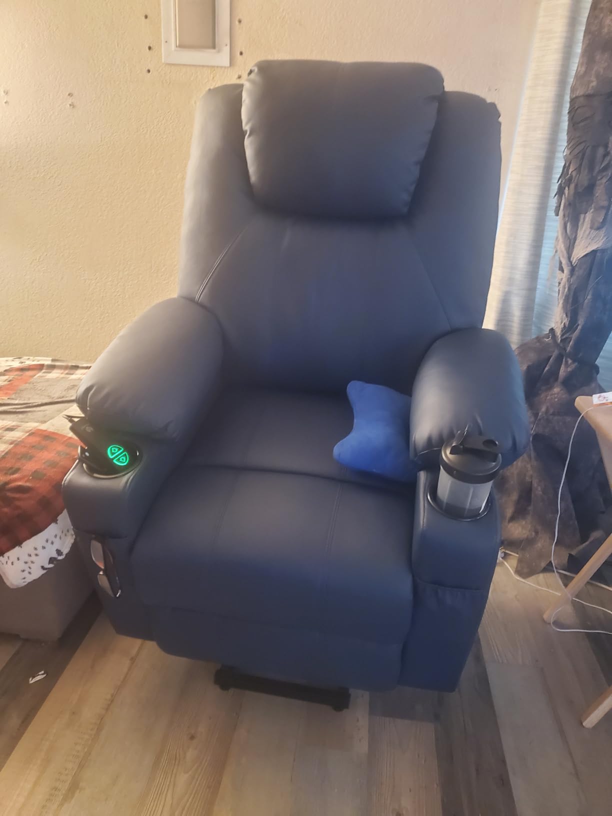 MCombo Power Lift Recliner Chair for Elderly, Lift Chair with Heat and Massage, FSC Certified, USB Ports, Cup Holders, Faux Leather 7040 (Black, Medium) customer photo 1