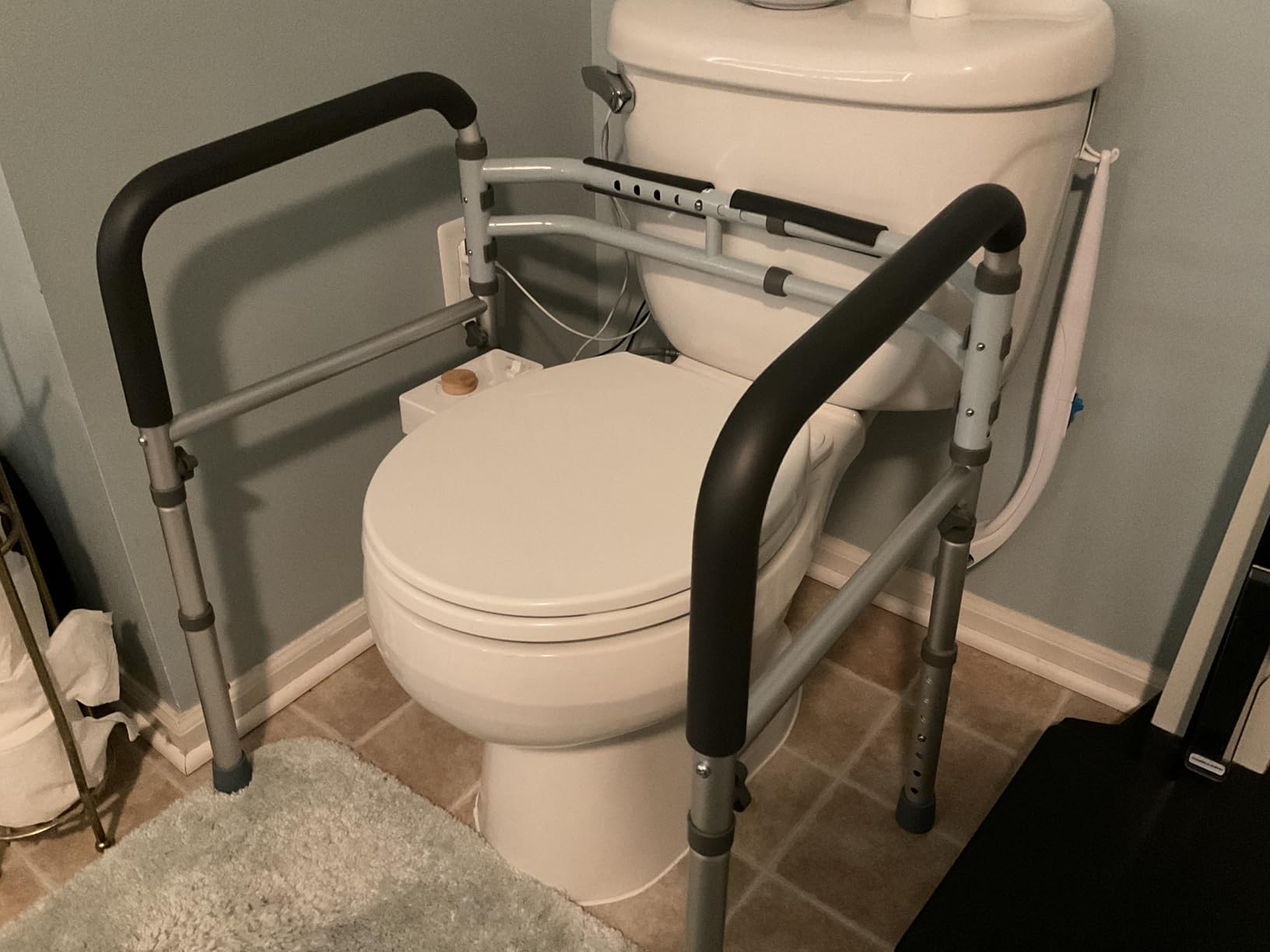 Lianjindun Toilet Safety Rails, 350 lbs, Adjustable Height & Width customer photo 2