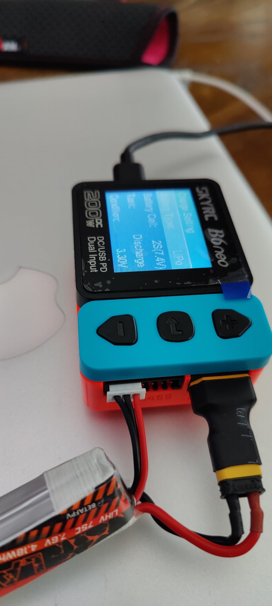 SKYRC B6Neo: Balance Lipo Battery Charger for 1S-6S Lipo/Li-Ion/LiHV, 1-15S NiMH/NiCd - DC 200W, PD 80W, Smart Battery Charger, Discharger and Storage (Blue-Red) customer photo 2