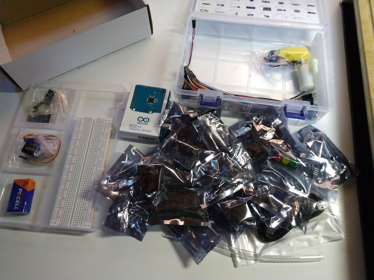 SunFounder Ultimate Sensor Kit with Original Arduino Uno R4 Minima, RoHS Compliant, Durable Sensors IoT ESP8266 IIC LCD1602 OLED, Online Tutorials & Video Courses for Beginners & Engineers customer photo 1