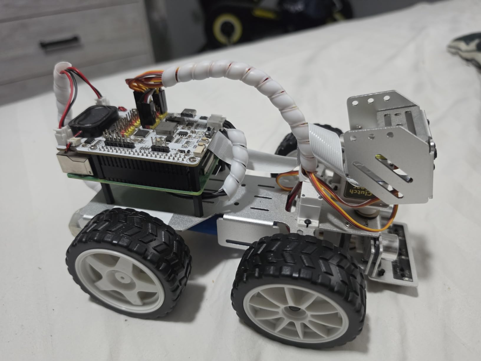 SunFounder Picar-X AI Robot Smart Car Kit for Raspberry Pi 5/4/3B+/Zero 2w, Openclaw LLMs ChatGPT/Gemini/Grok, Voice&Video Recognition, Python, Scratch, Camera (RPI NOT Included) customer photo 1