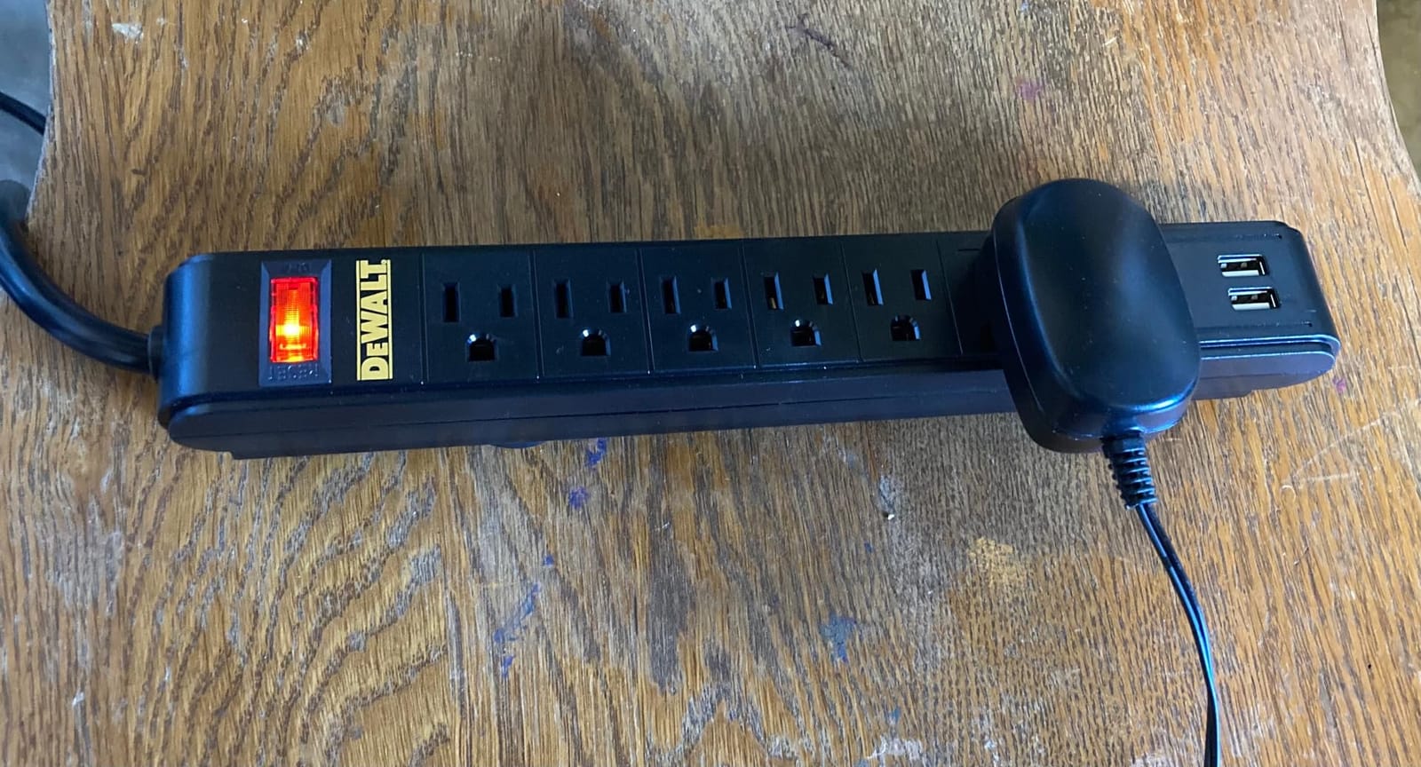 DEWALT Magnetic Power Strip with 6 Power Outlets, DEWALT Workshop Storage System Compatible (DWST82693) customer photo 1