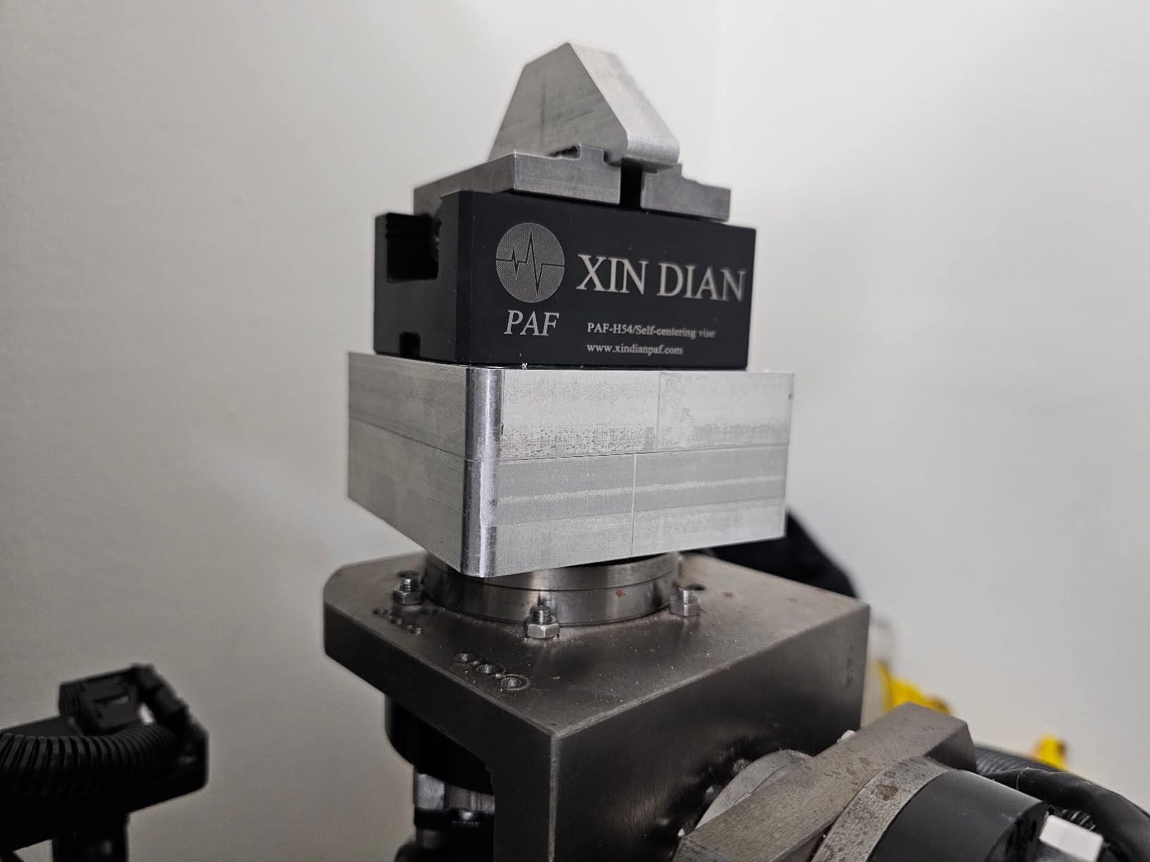 XinDian CNC Self-Centering Vise Precision Milling Machine Tool H54-8-55 customer photo 1