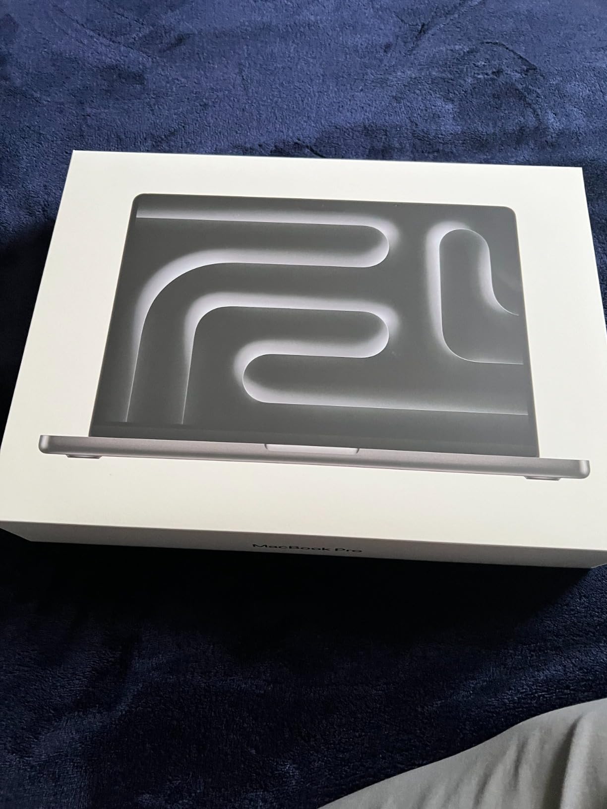 Apple 2023 MacBook Pro Laptop M3 Pro chip with 11‑core CPU, 14‑core GPU: Built for Apple Intelligence, 14.2-inch Liquid Retina XDR Display, 18GB Unified Memory, 512GB SSD Storage; Silver customer photo 2