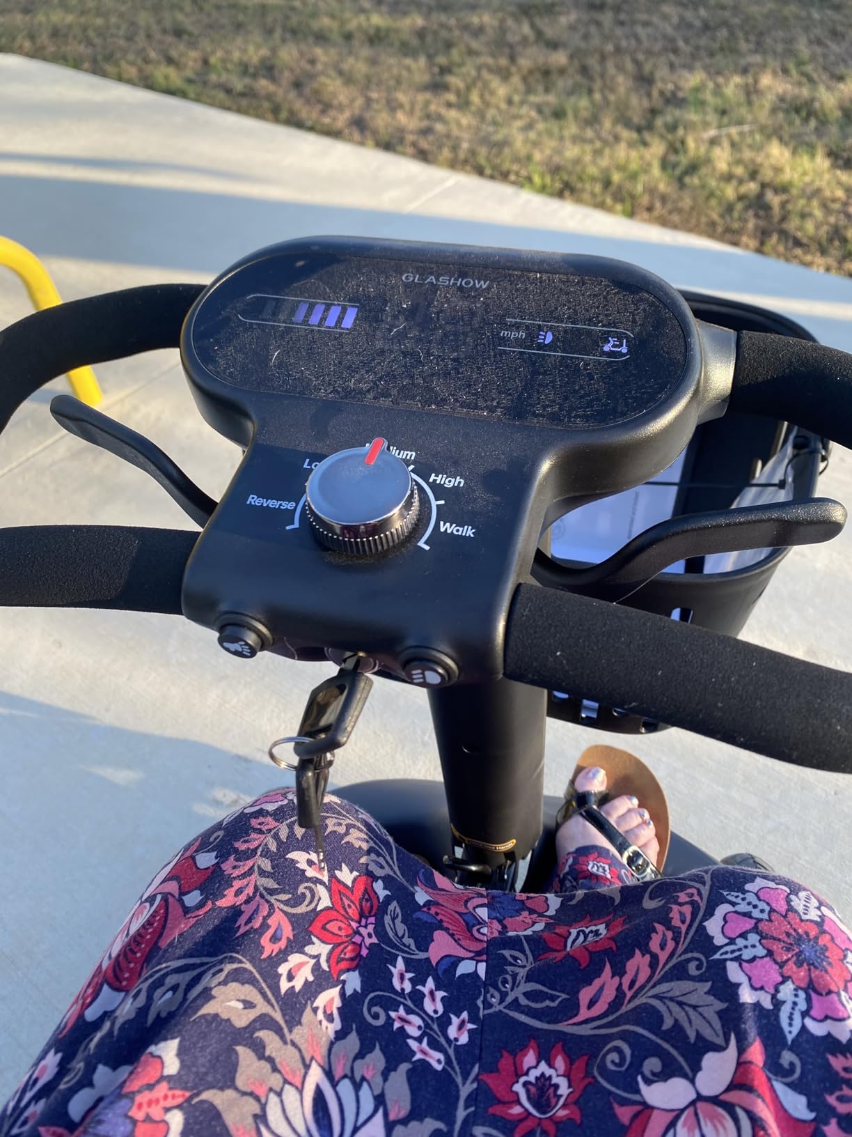 Glashow S3 Folding Mobility Scooter for Seniors & Adults – 4-Wheel All-Terrain Electric Scooter, 25 Mile Range, 6 MPH, 265 lb Capacity, Reverse, LED Lights & Basket – Gray customer photo 1