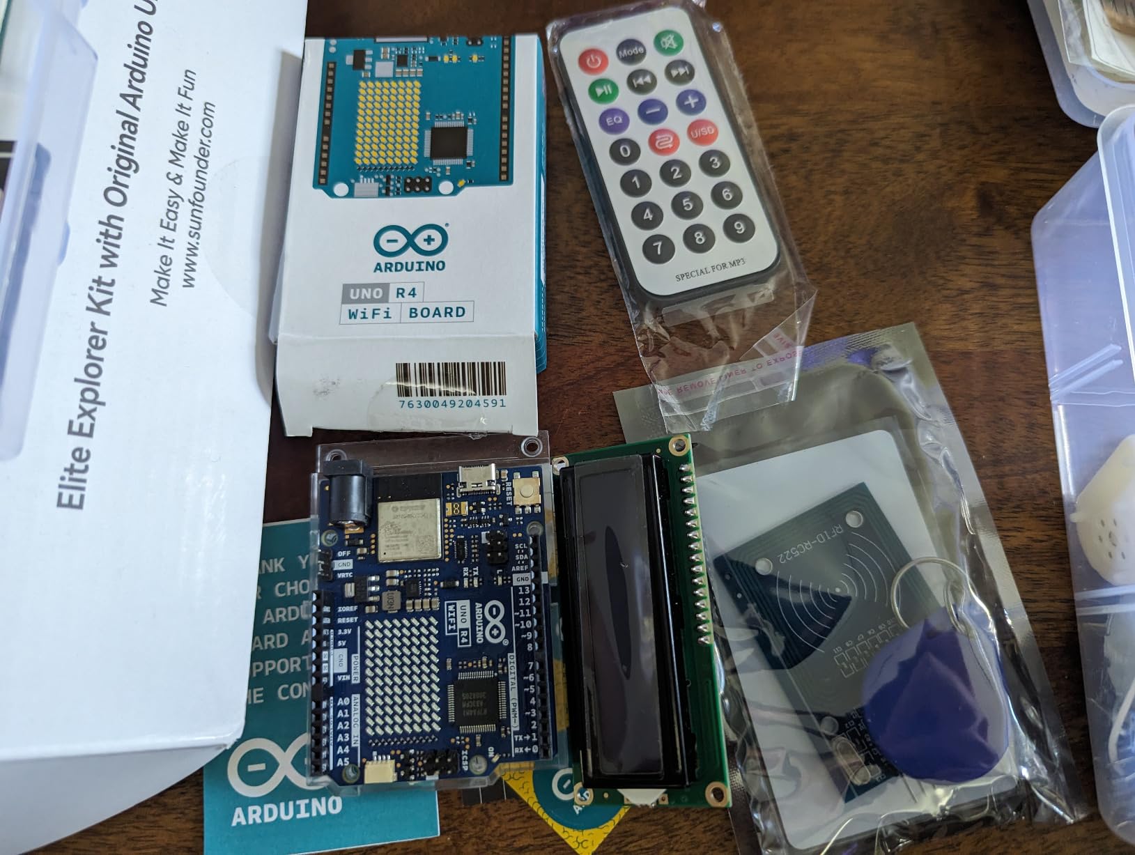 SunFounder Elite Explorer Kit with Original Arduino Uno R4 WiFi, RoHS Compliant, Bluetooth IoT ESP32 IIC LCD1602 OLED, Super Starter Kit, Online Tutorials & Video Courses for Beginners & Engineers customer photo 1