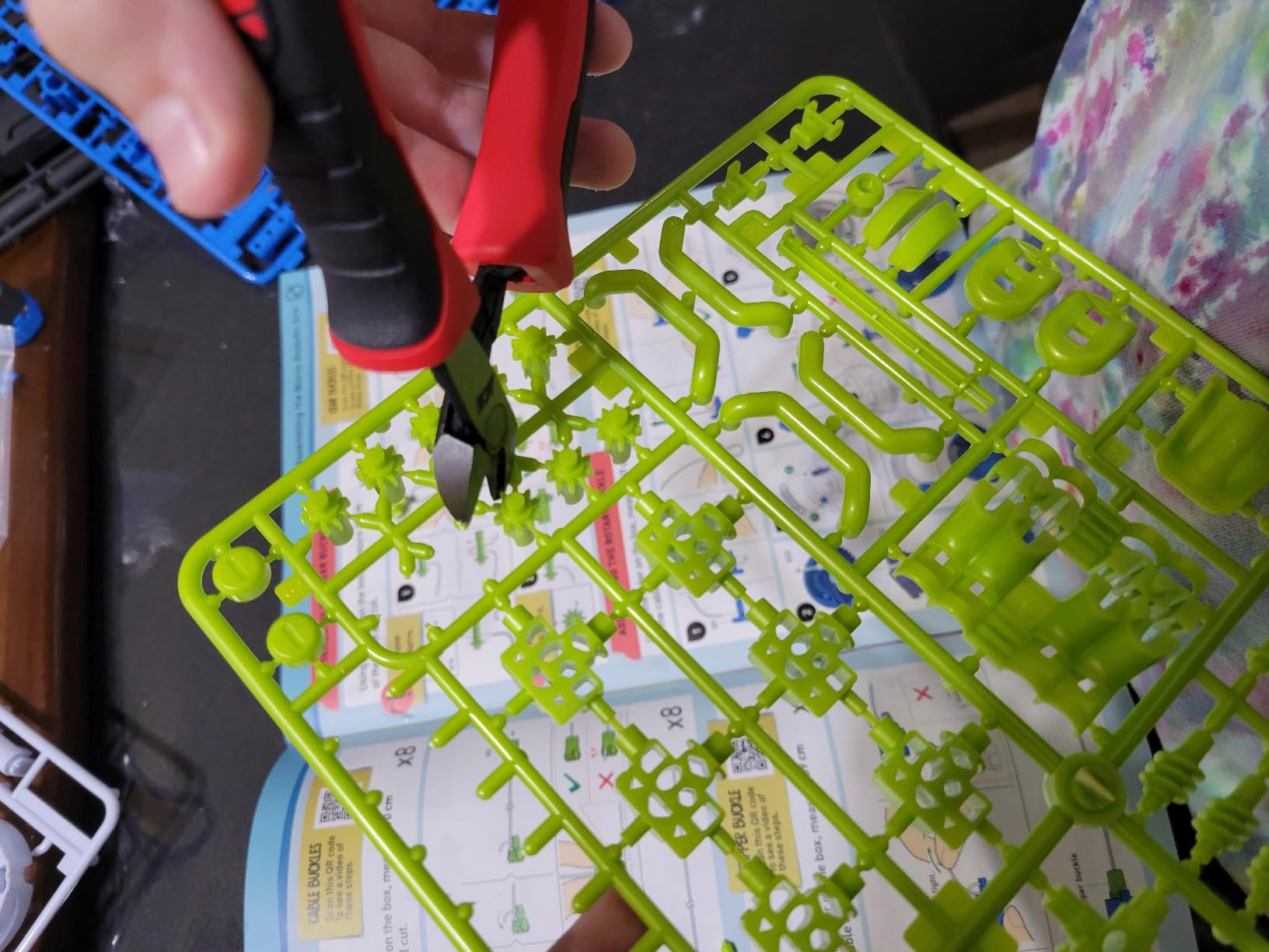 Thames & Kosmos Bionic Robotic Arm STEM Experiment Kit, Toy of The Year Finalist, Build a Mechanical Arm, No Batteries/Motors Required | Innovative System | Ages 10+ with Help, 14+ Independent Play customer photo 2