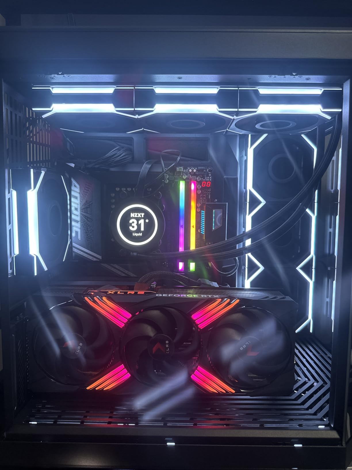 PNY GeForce RTX™ 4070 Ti Super 16GB XLR8 Gaming Verto™ Epic-X RGB™ OC Triple Fan Graphics Card DLSS 3 (ARGB, 256-bit, GDDR6X, PCIe 4.0, HDMI/DisplayPort, incl. Adapter & Support Bracket, 3.3 Slot) customer photo 2