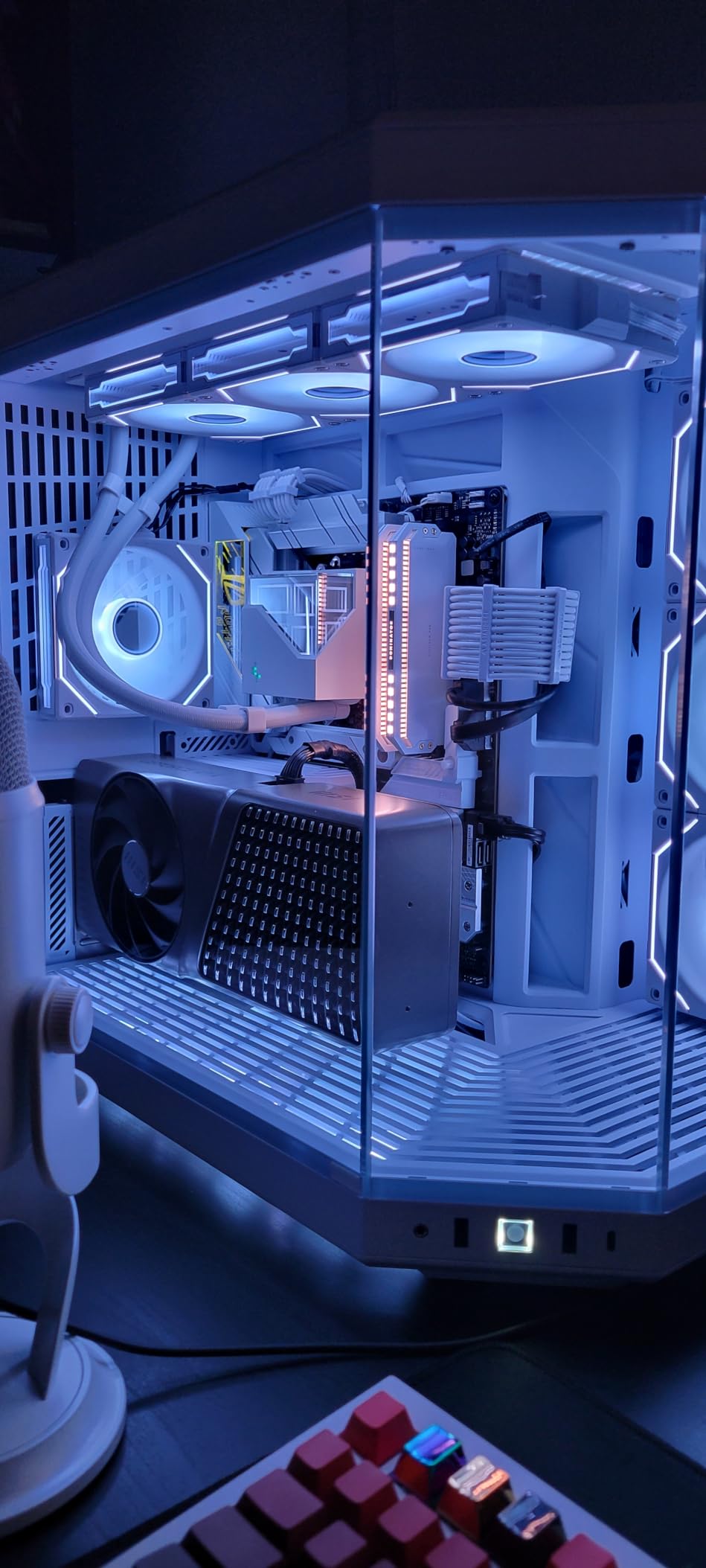 MSI Gaming RTX 4080 Super 16G Expert Graphics Card (NVIDIA RTX 4080 Super, 256-Bit, Extreme Clock: 2625 MHz, 16GB GDRR6X 23 Gbps, HDMI/DP, Ada Lovelace Architecture) customer photo 1