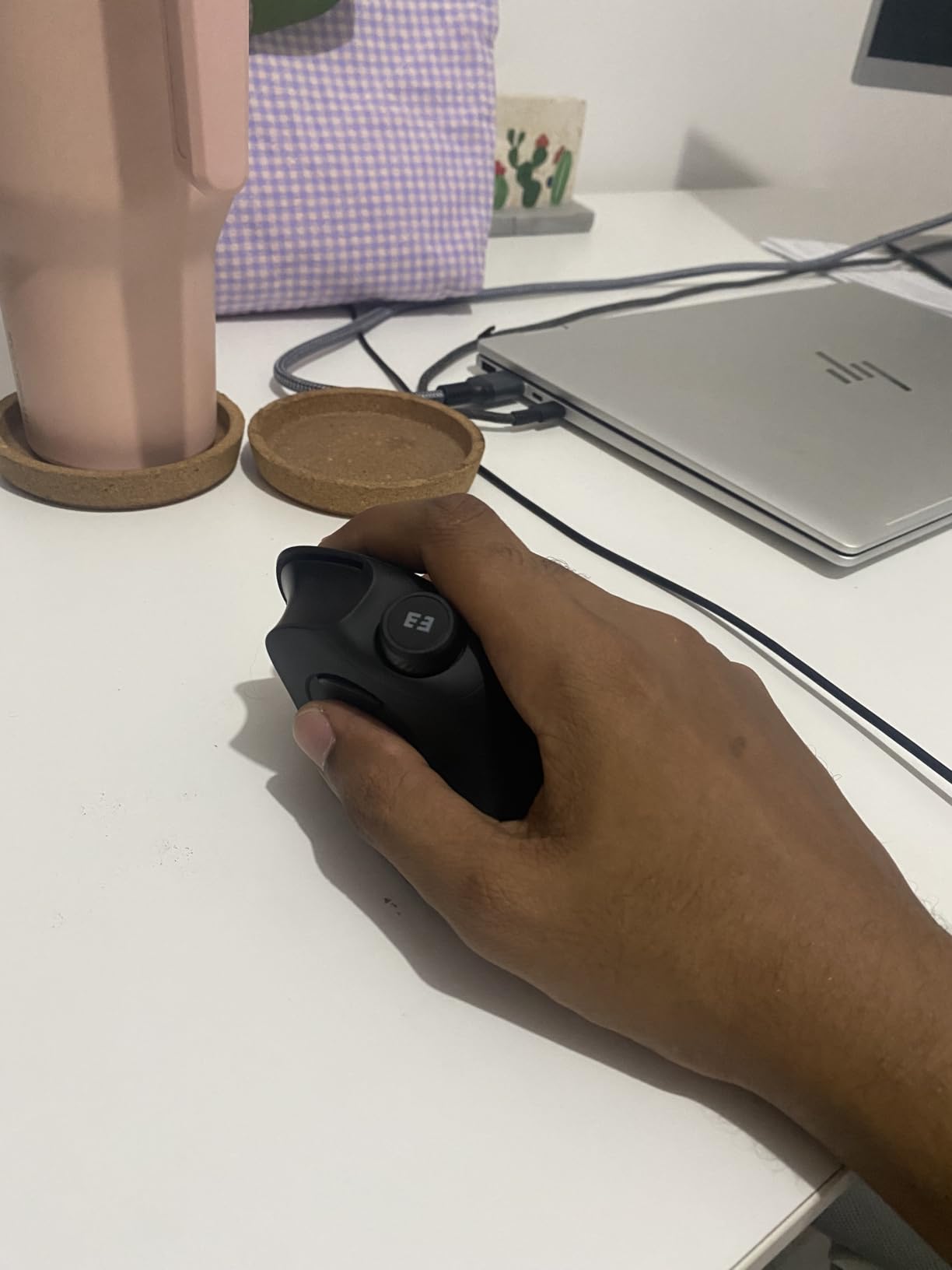 seenda MOU-302 Wireless Bluetooth Ergonomic Vertical Mouse with Volume Knob customer photo 1