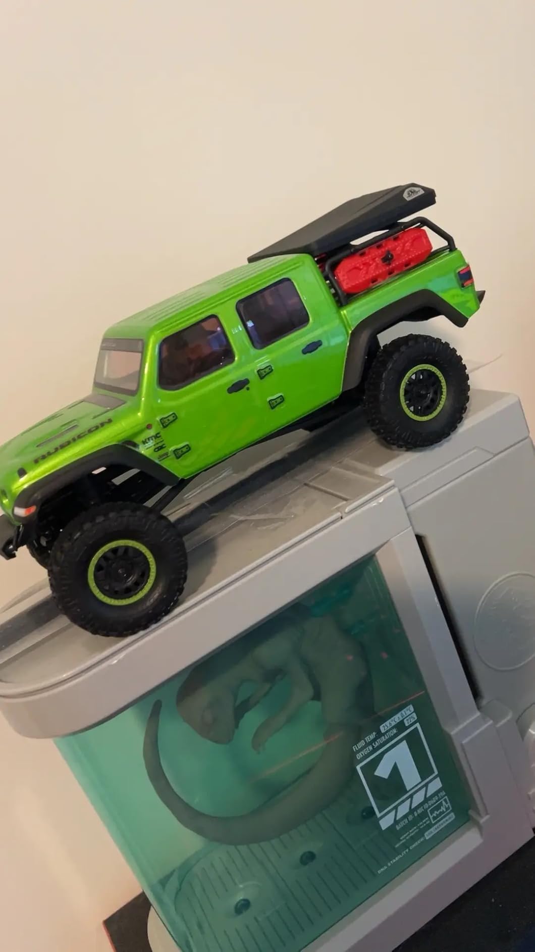 Axial SCX24 Jeep Gladiator RC Truck 4WD Rock Crawler Green AXI00005V2T3 customer photo 2