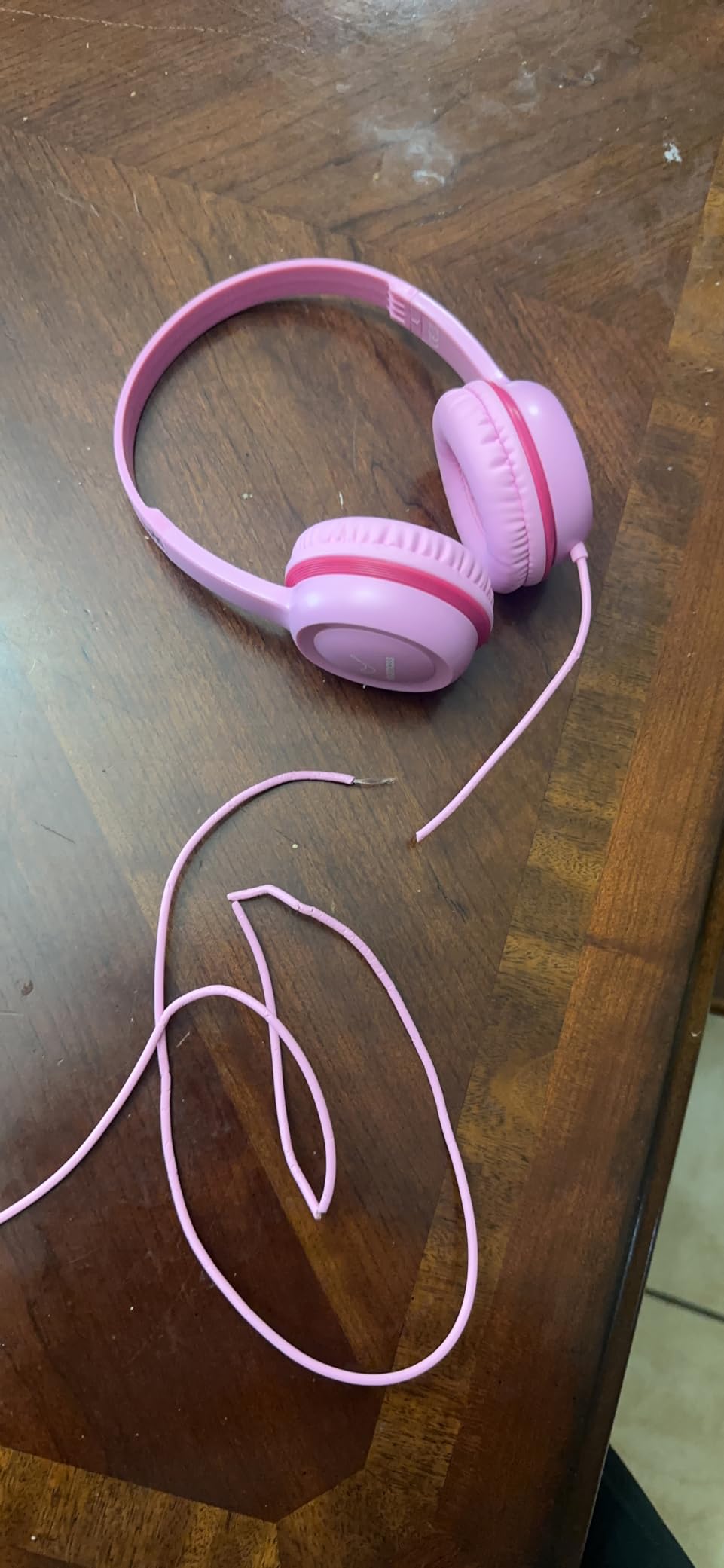 vinamass Kids Headphones with 85dB Volume Limit,On Ear Headphones,Adjustable and Flexible for Toddlers to Adults,Suit for School Classroom Students Teens Children customer photo 1