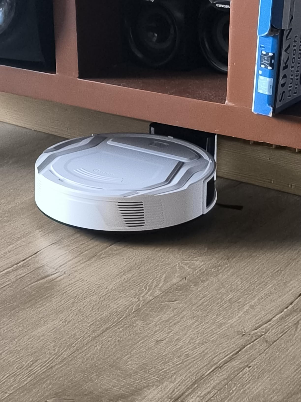 Lefant M210 Pro Robot Vacuum with Powerful Suction, 6 Cleaning Modes, 120 Mins Runtime, Quiet, Self-Charging, Voice Control, Ideal for Pet Hair and Hard Floor, White customer photo 1