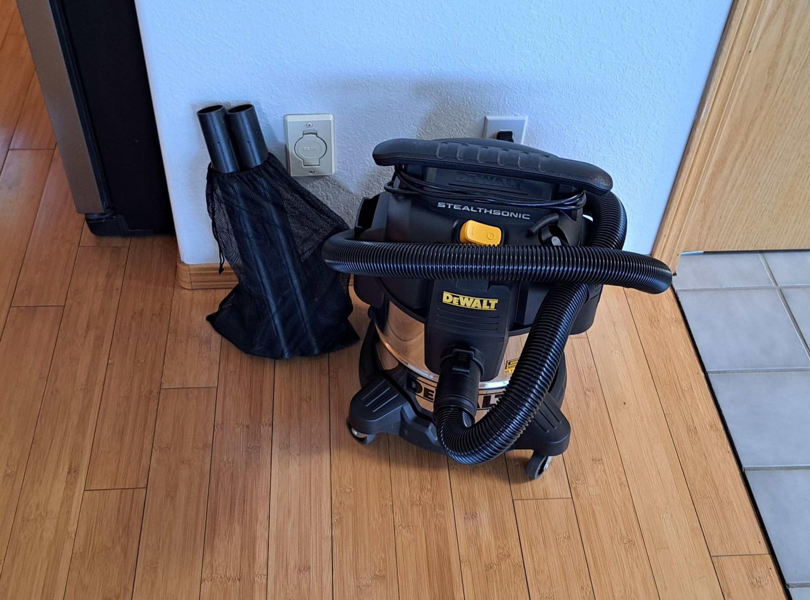 DEWALT STEALTHSONIC 5 Gallon Shop Vacuum Wet and Dry, 4 Peak HP, DXV05S-QT customer photo 1