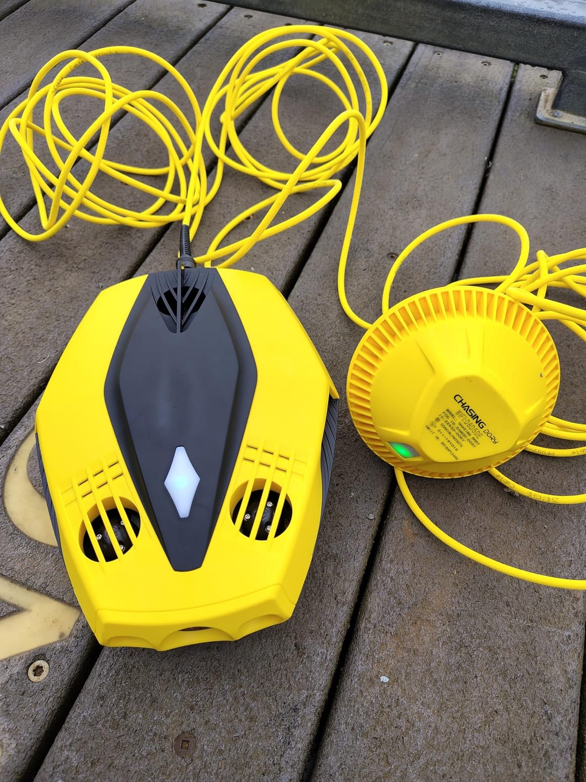 Chasing Dory Underwater Drone - Palm-Sized 1080p Full HD Underwater Drone with Camera for Real Time Viewing, APP Remote Control Purple (Yellow) customer photo 1