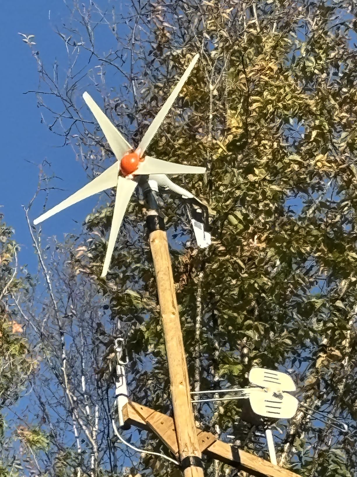 VEVOR 500W Wind Turbine Generator, 12V Wind Turbine Kit, 5-Blade Wind Power Generator with MPPT Controller, Adjustable Windward Direction & 2.5m/s Start Wind Speed, Suitable for Home, Farm, RVs, Boats customer photo 2
