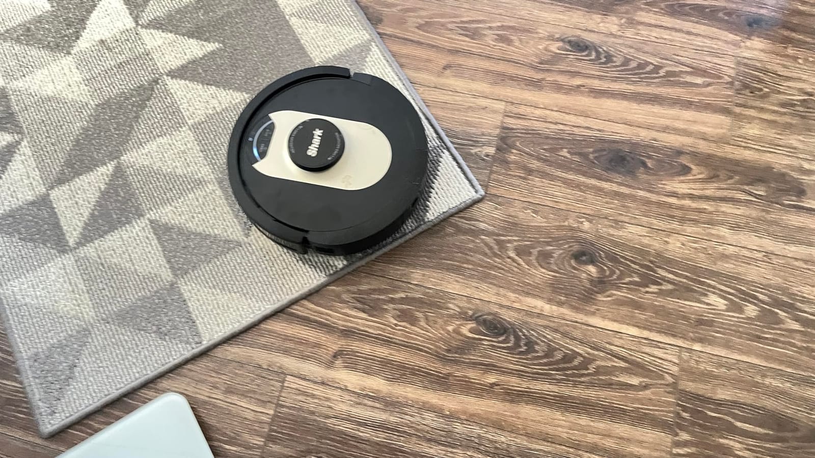 Shark PowerDetect 2-in-1 Robot Vacuum & Mop, White, AV2800ZE customer photo 1
