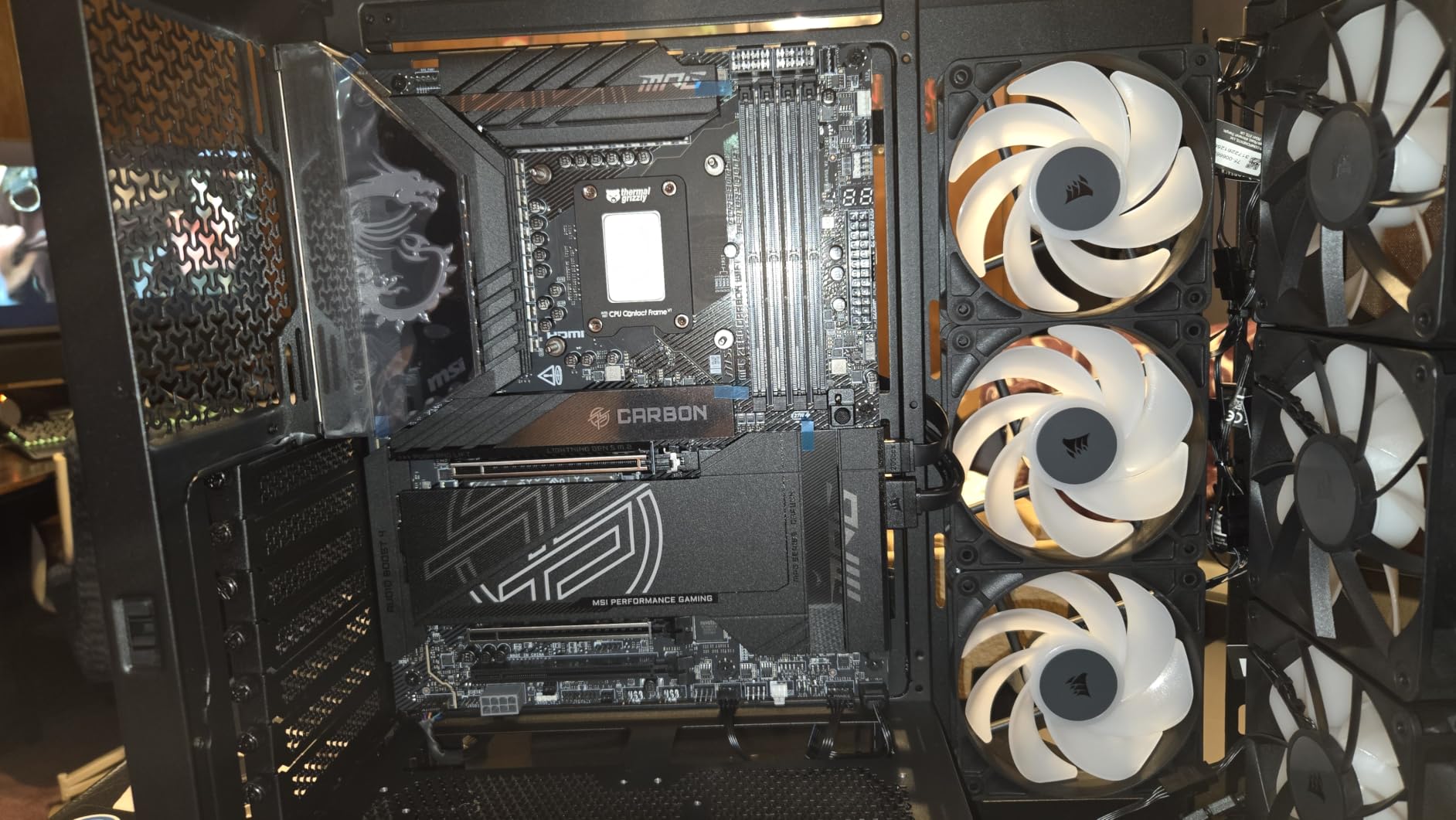 CORSAIR 4000D RS ARGB Frame Modular Mid-Tower ATX PC Case, High Airflow, 3X Pre-Installed RS Fans, InfiniRail™ Mounting System, ASUS BTF, MSI Zero, Gigabyte Stealth, Black customer photo 1