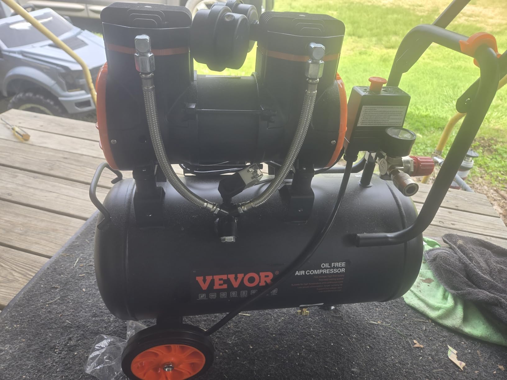 VEVOR Air Compressor, 15 Gallon Steel Tank, 2HP 5.3 CFM@90 PSI Oil Free Air Compressor & Max. 125PSI Pressure, 78dB Ultra Quiet Portable Compressor, for Auto Repair, Tire Inflation, Spray Painting customer photo 1
