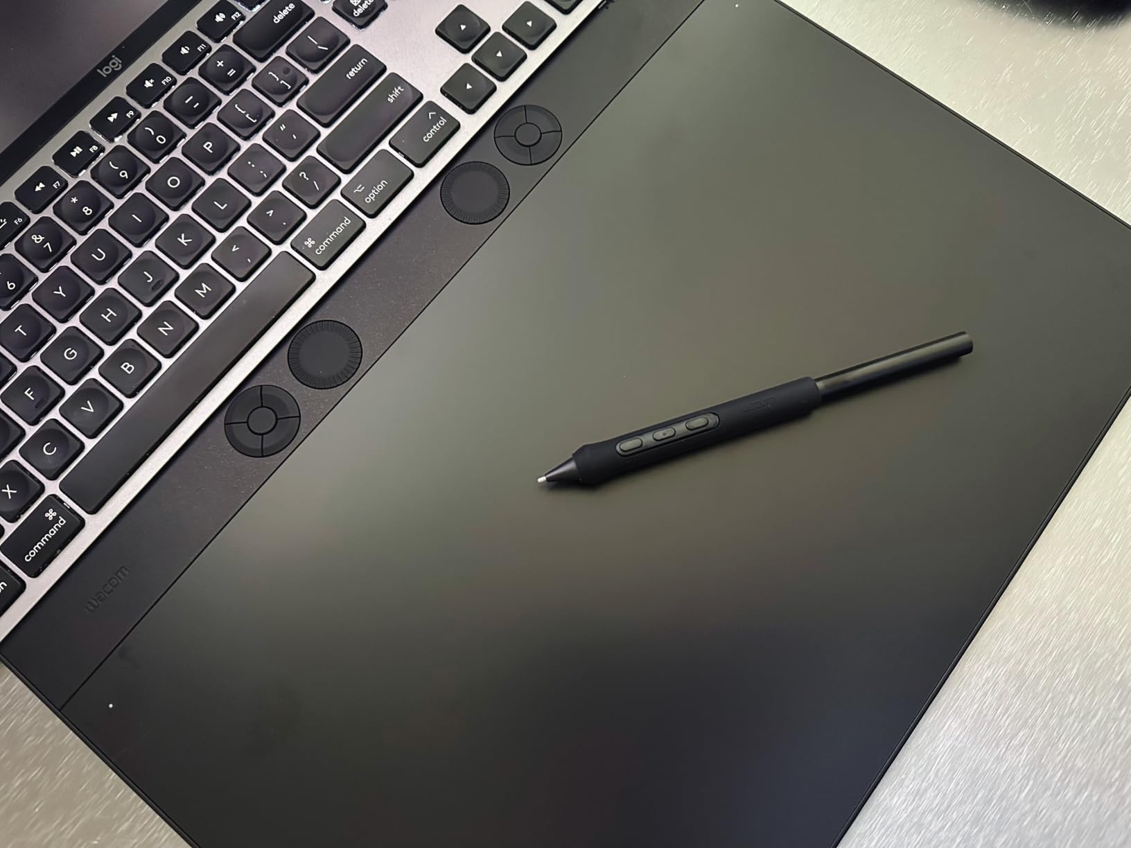 Wacom Intuos Pro Medium, Bluetooth Graphic Drawing Tablet with ProPen 3 customer photo 1
