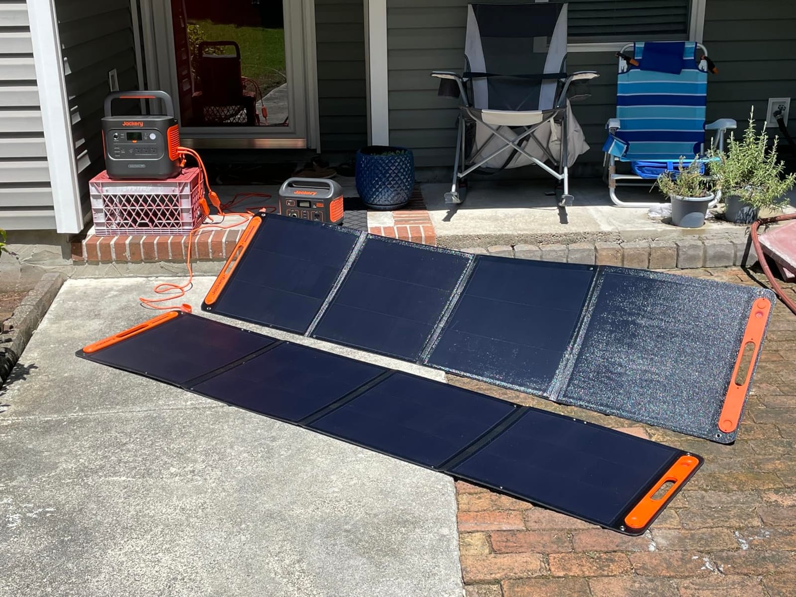 Jackery Explorer 2000 v2 and 2x200W Solar Panels, 2042Wh, 2200W AC Output customer photo 2
