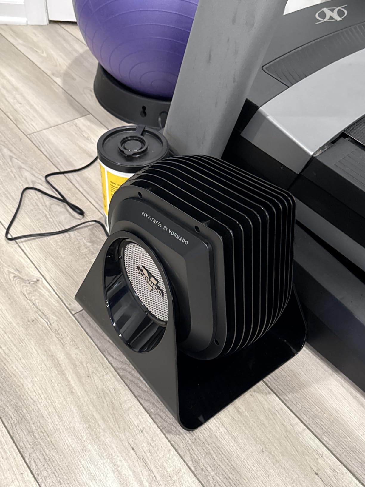 Vornado FLY MAX High Velocity Floor Fan, 4 Speed Settings, 180° Adjustable Tilt, Remote Control, 2300 FPM, Powerful Airflow, Fitness Cooling for Gym, Workout, and Training, Black customer photo 2