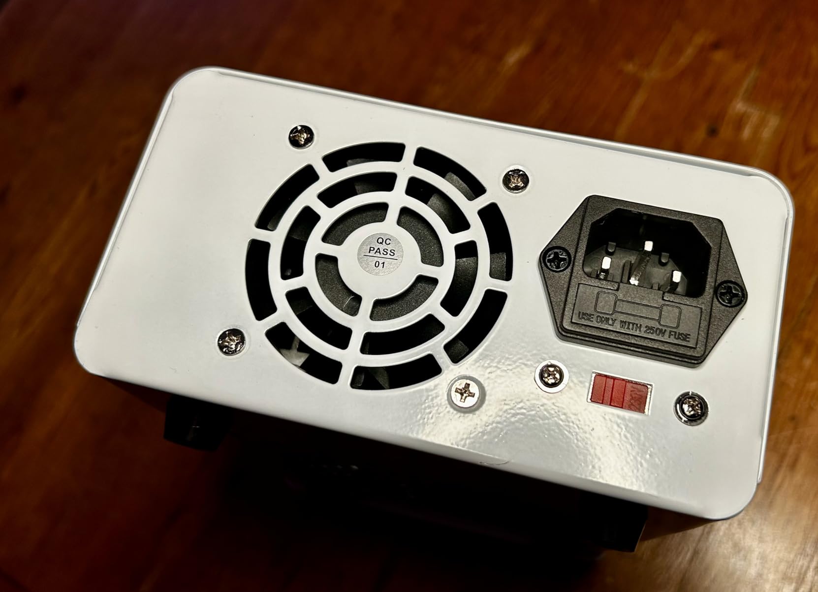 WANPTEK DC Bench Power Supply 30V 10A, Regulated Variable Lab Power Supply with Memory Presets, Encoder Knob,OCP Protection, Output Switch, 4-Digit LED, USB Fast Charge and Key Lock for Repair customer photo 2