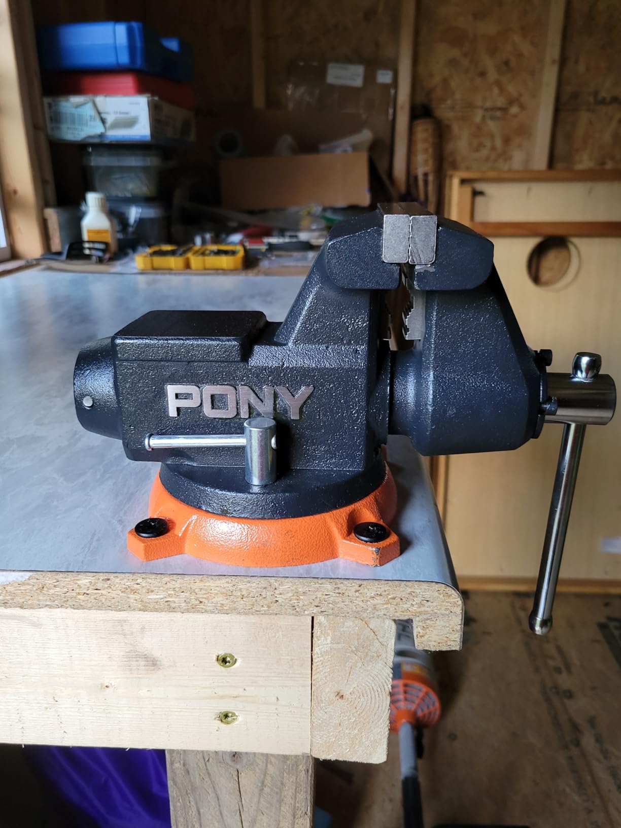 PONY 4 Inch Heavy Duty Bench Vise, 4400LBS Clamping Force Pro Workshop Vise customer photo 2