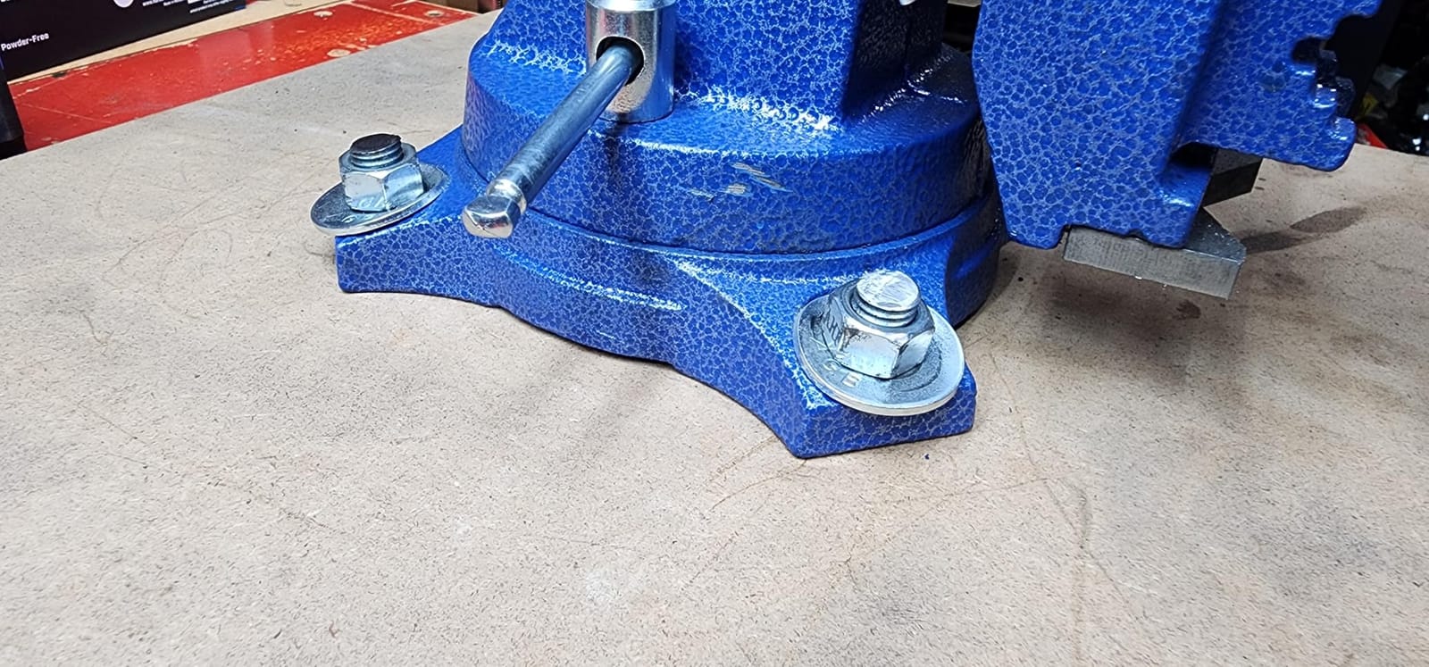 VEVOR Bench Vise 6.5 Inch Jaw Width 360-Degree Swivel Base and Rotate Clamp customer photo 1