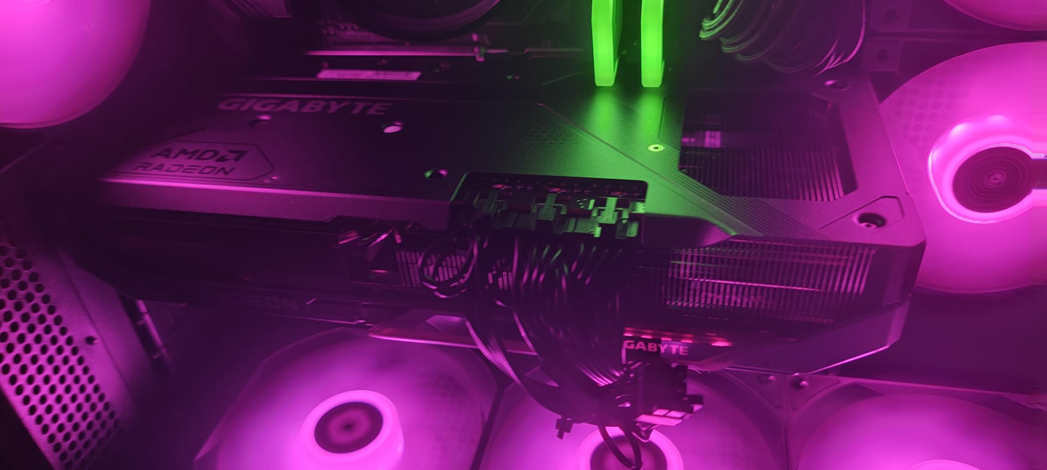 GIGABYTE Radeon RX 9070 XT Gaming OC 16G Graphics Card, PCIe 5.0, 16GB GDDR6, GV-R9070XTGAMING OC-16GD Video Card customer photo 1