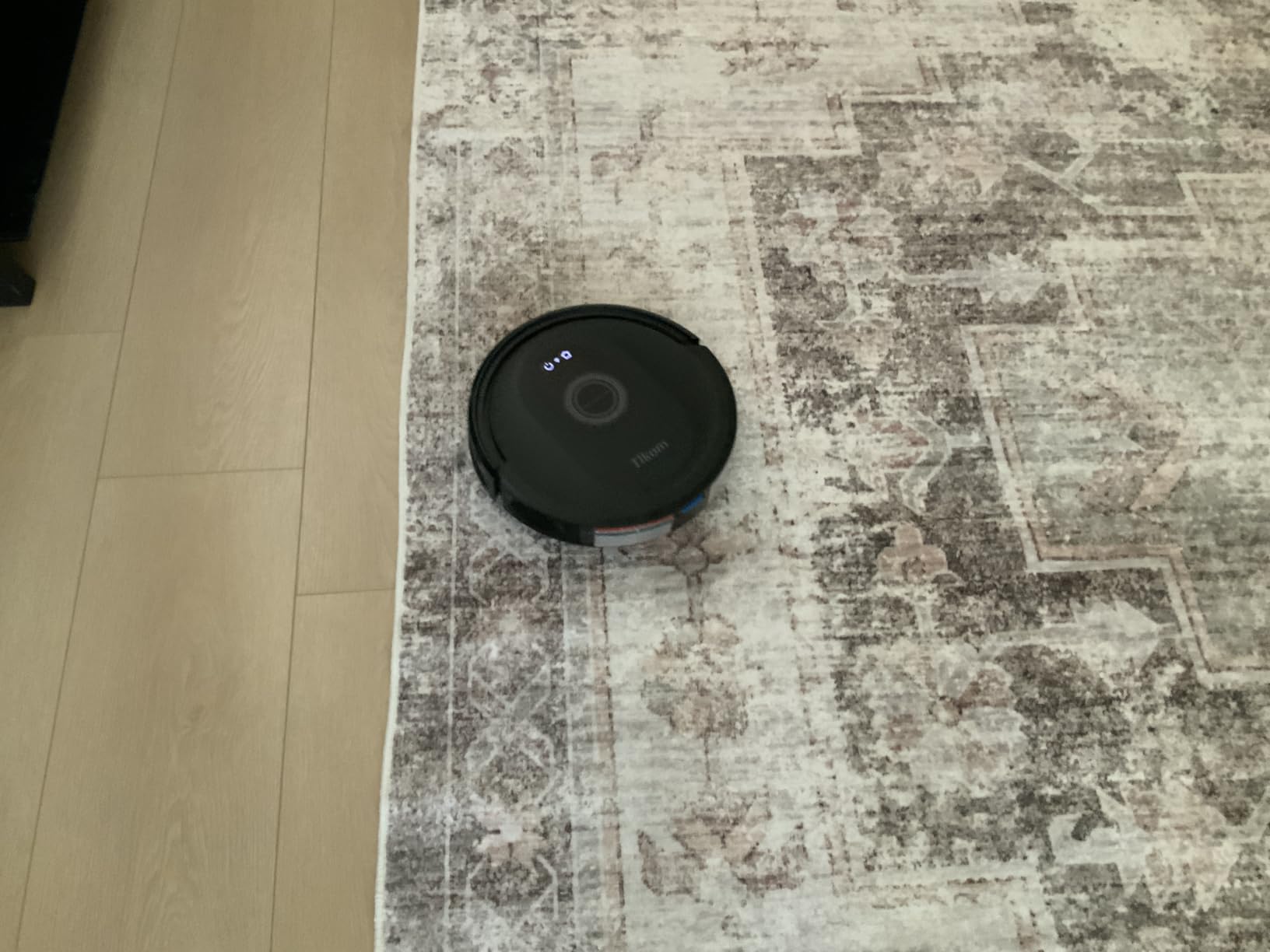 Tikom Robot Vacuum and Mop Combo, 5000Pa Robotic Vacuum Cleaner, 150 Min Max, App & Remote Control, Ideal for Hard Floor, Carpet, Pet Hair, Self-Charge(G8000 Max) customer photo 1
