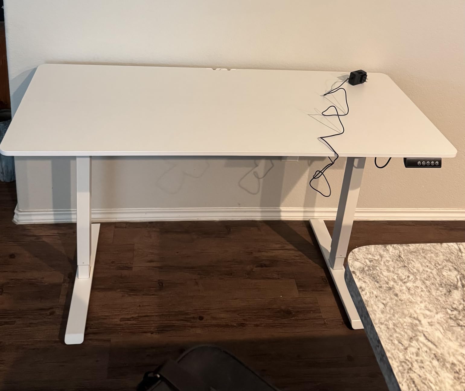 Veken 55 Inch Large Electric Standing Desk, Gaming Table, White customer photo 1