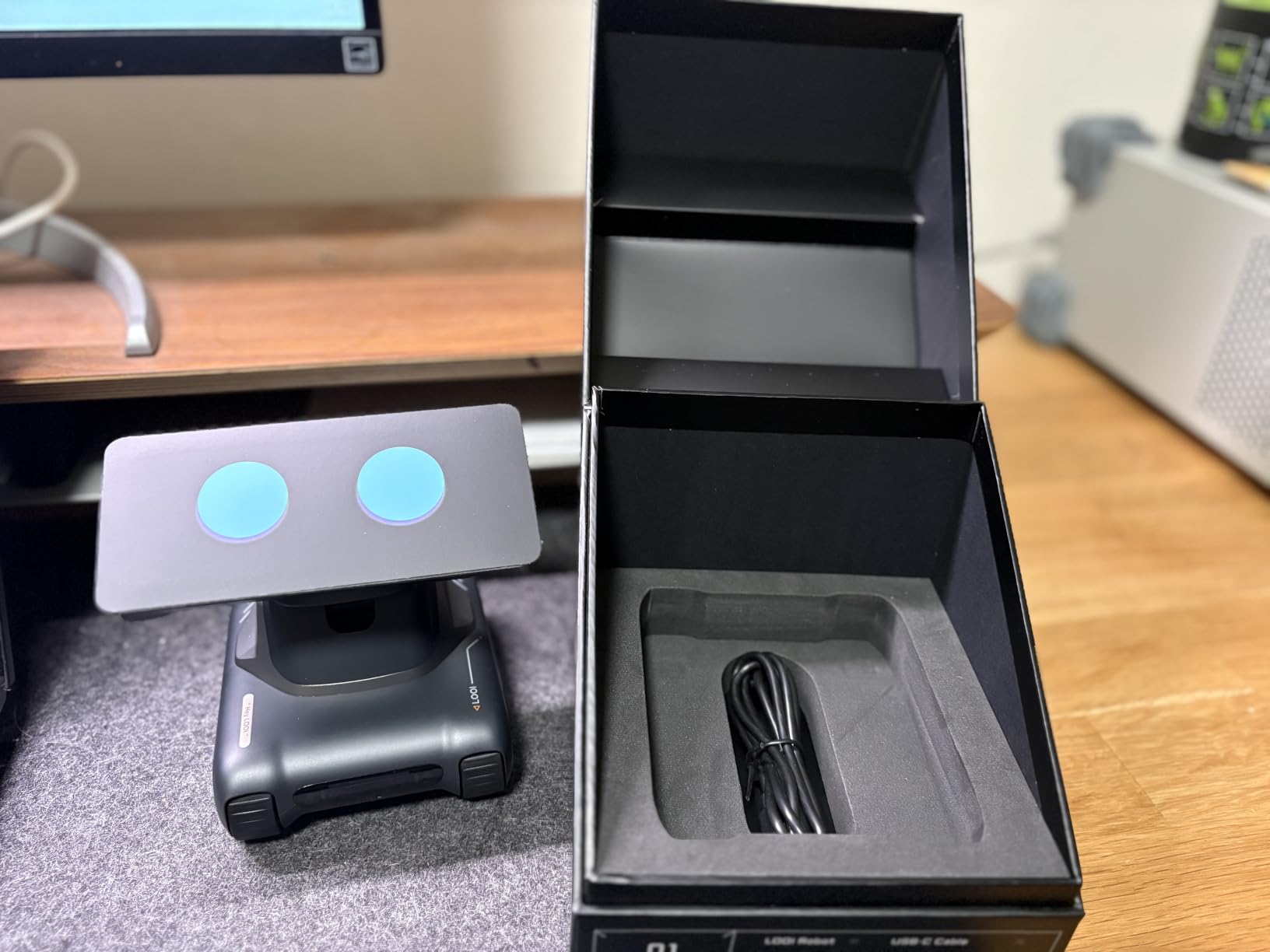 LOOI Robot-Space Black-AI Desktop Companion,ChatGPT&Gemini Voice Interaction,Visual Understanding,Personality&Memory,10W Wireless Charging,Tech&Gadget Gift,Electronic pets,Toy,Geek,Desktop Setup customer photo 2