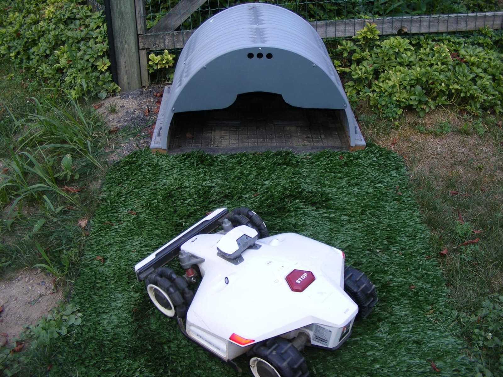 (2026 NEW) Mammotion LUBA mini 2 AWD 1500H Robot Lawn Mower with Garage, for 0.37 Acres, 360° LiDAR+Dual-Camera AI Vision, 80% Slope, DropMow, 20 Multi-Zone Management customer photo 2