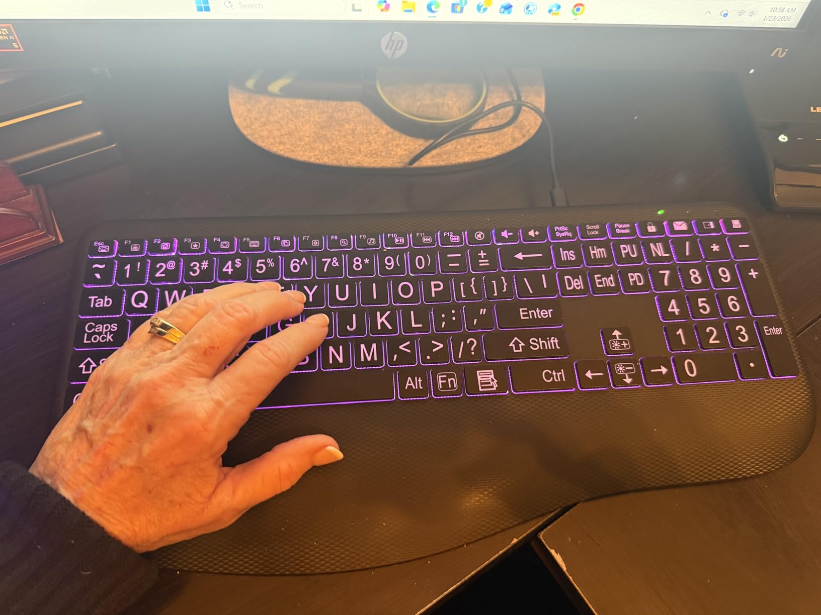 Hamile Large Print Wireless Backlit Keyboard for Windows, Black customer photo 2
