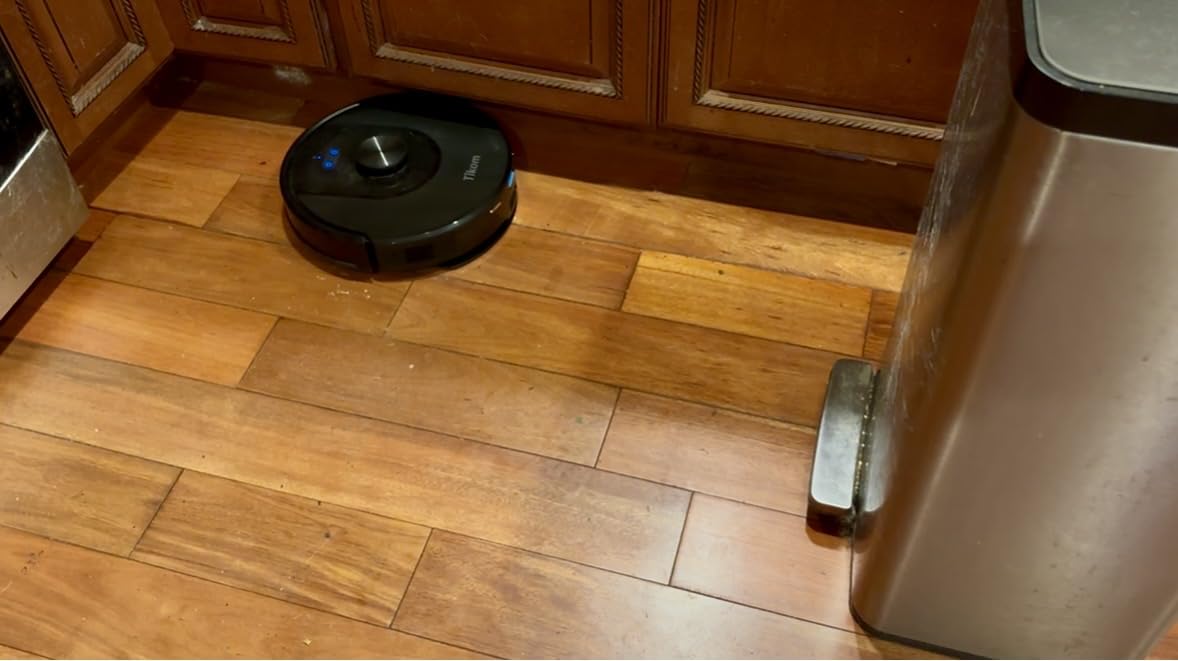 Tikom Robot Vacuum and Mop, Robotic Vacuum Cleaner with Self-Emptying Base customer photo 2