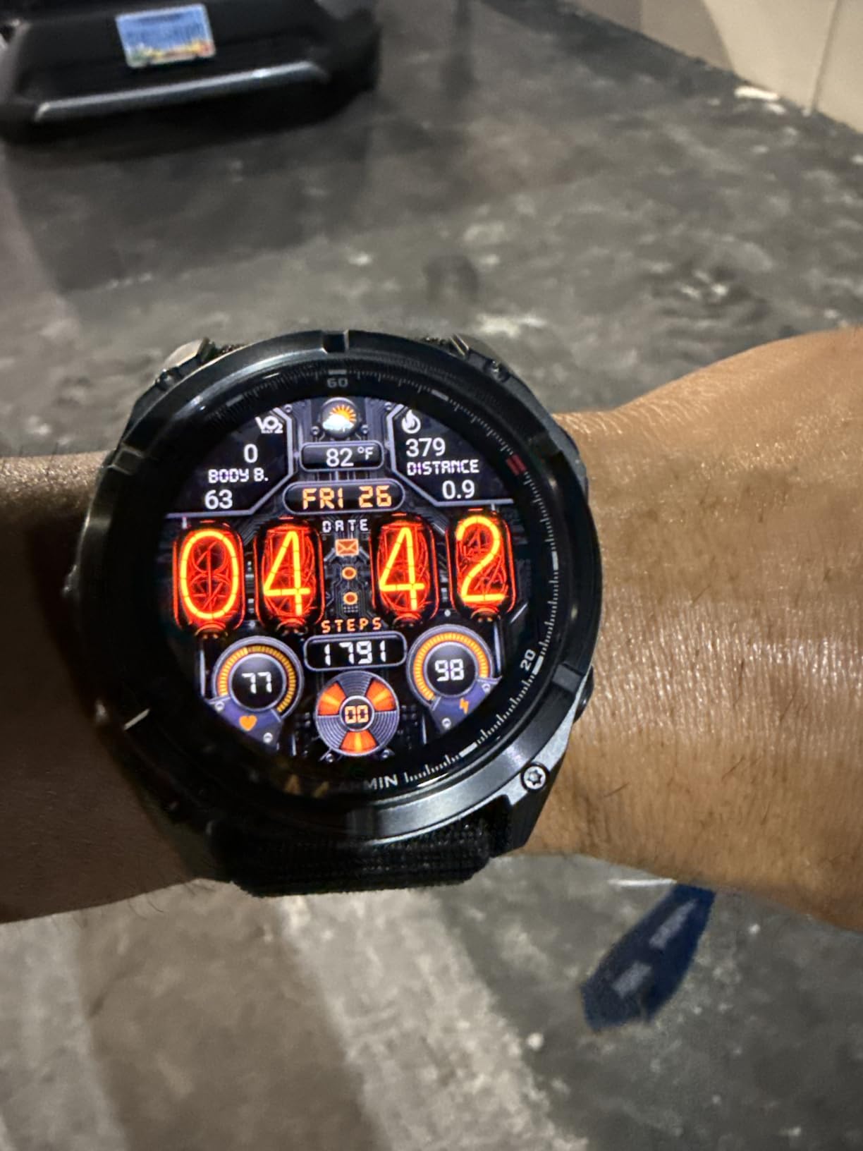 Garmin fēnix® 8 Pro, 51mm, Sapphire, DLC Titanium, Black/Pebble Gray customer photo 2