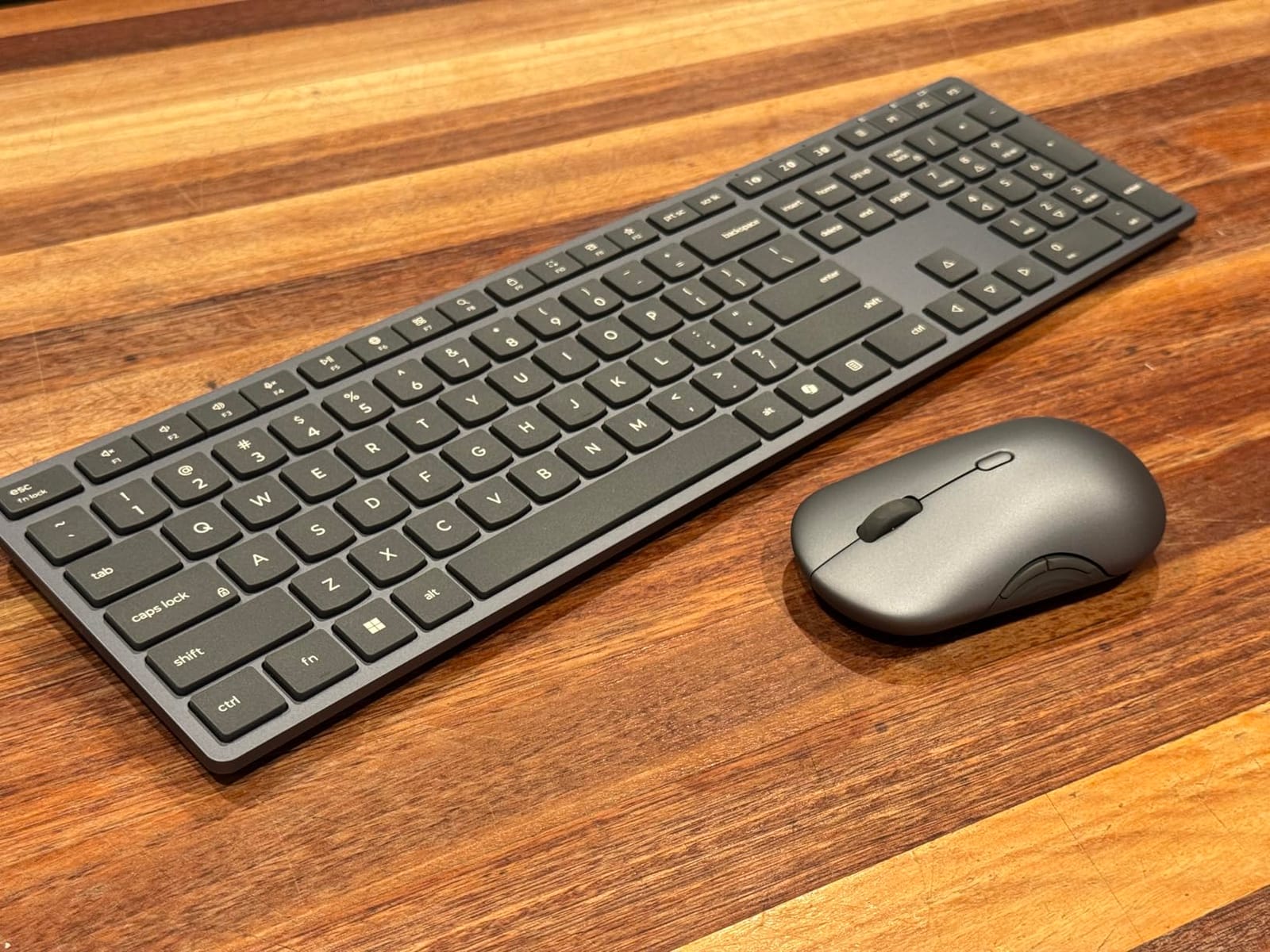 Lenovo 700 Modern Wireless Keyboard & Mouse Combo, 2.4 GHz Dongle & Dual Bluetooth Connection, AES-128 Encryption, 36 Month Battery Life, Quiet Mouse, Luna Grey customer photo 1